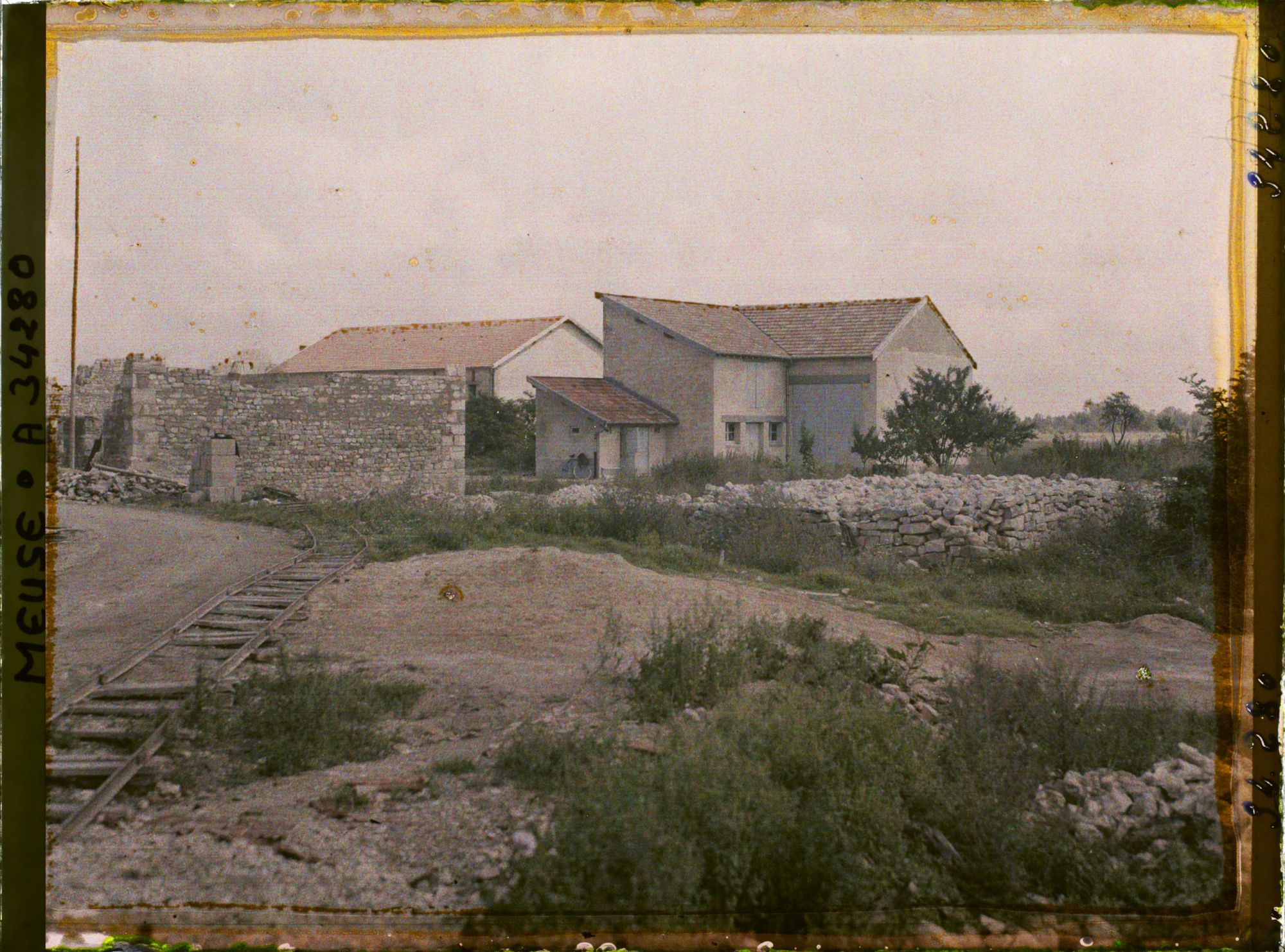Image représentant France, Fresnes en Woëvre, Une ferme reconstruite