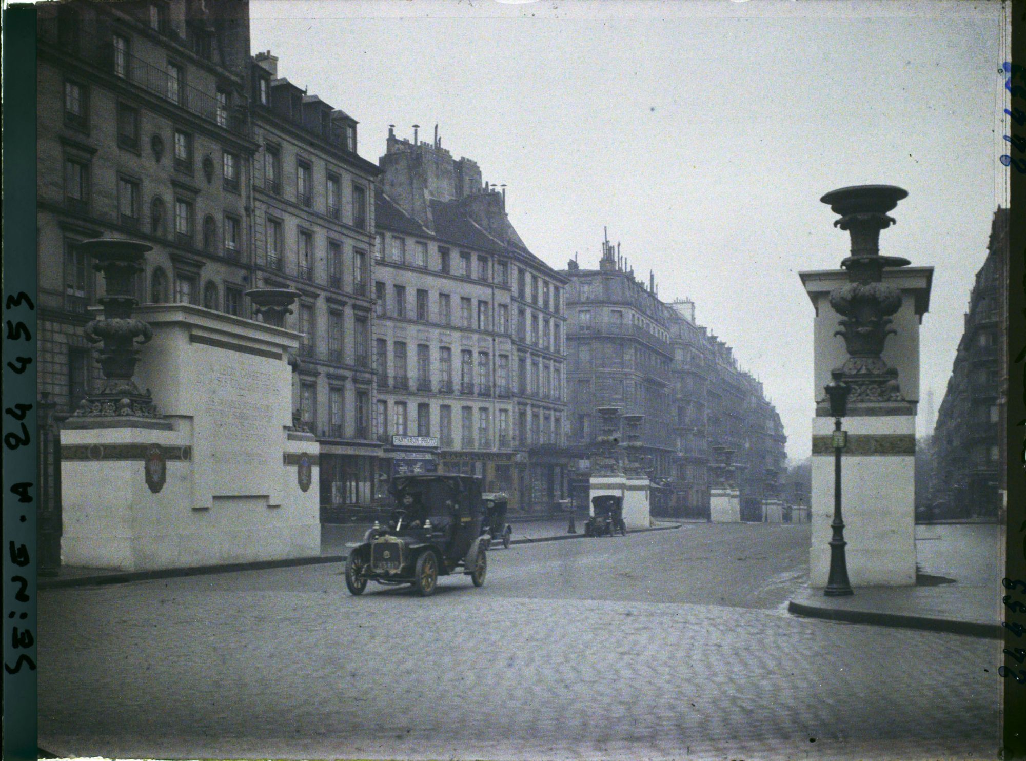 Image représentant La rue Soufflot décorée pour le Cinquantenaire de la IIIe République