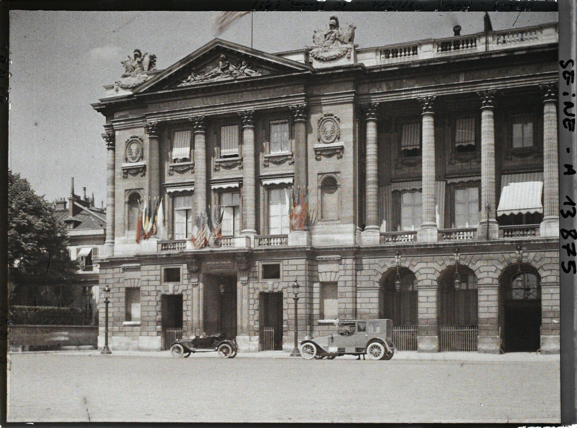 Image représentant L'hôtel de Crillon, place de la Concorde