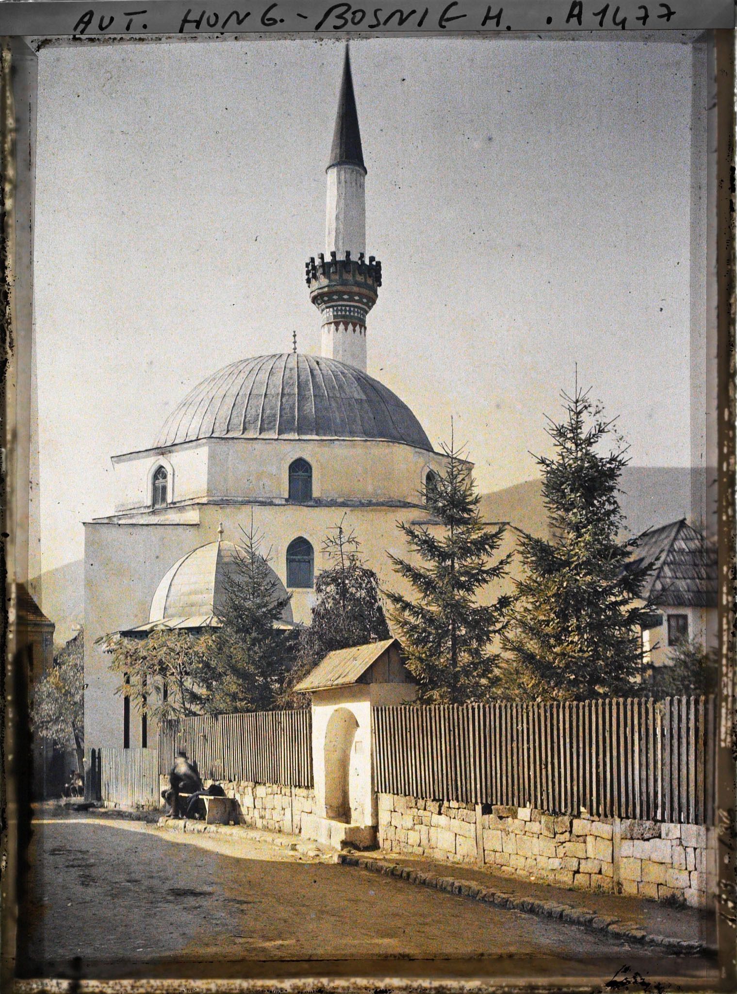 Image représentant Une mosquée nouvelle à minaret de pierre