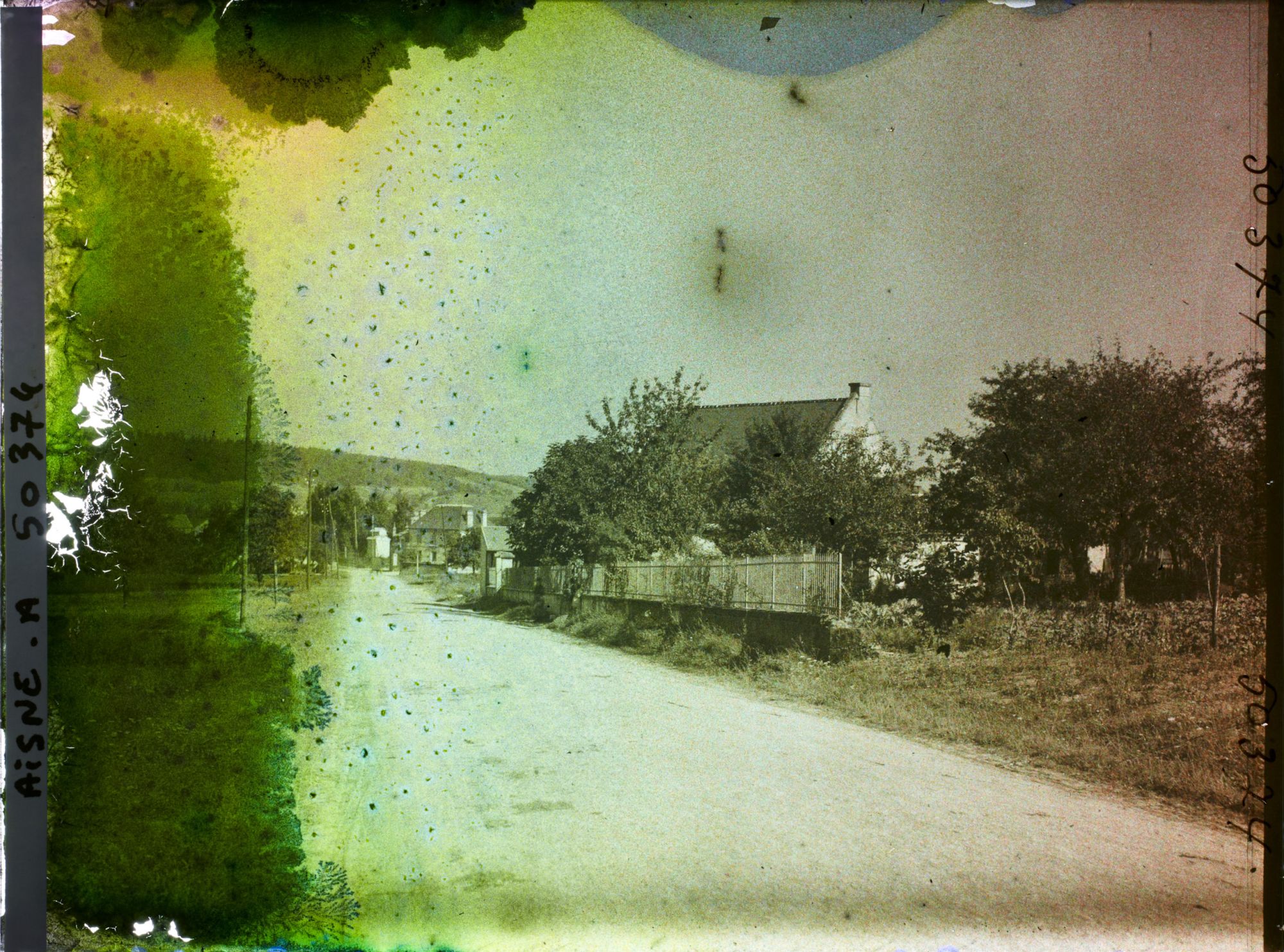 Image représentant France, St Christophe à Berry, Entrée Sud du Village