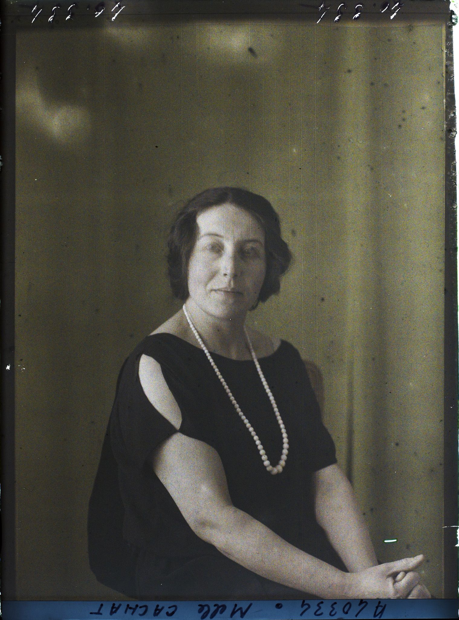 Image représentant https://musee-albert-kahn.s-museum.fr/home/NWQ2OTAwYzNmYjZlZTk1ZWQwODJmMjY4L2dlbmVyaWMtbm90aWNlLXRhYi9hdXRob3JpdHkvNjE3YTc5ZjVjZjhiODk2OGIzMzM3ZDIx/5d6900c3fb6ee95ed082f268/generic-notice-tab/authority/617a79ebcf8b8968b3336a0e Mademoiselle Cachat