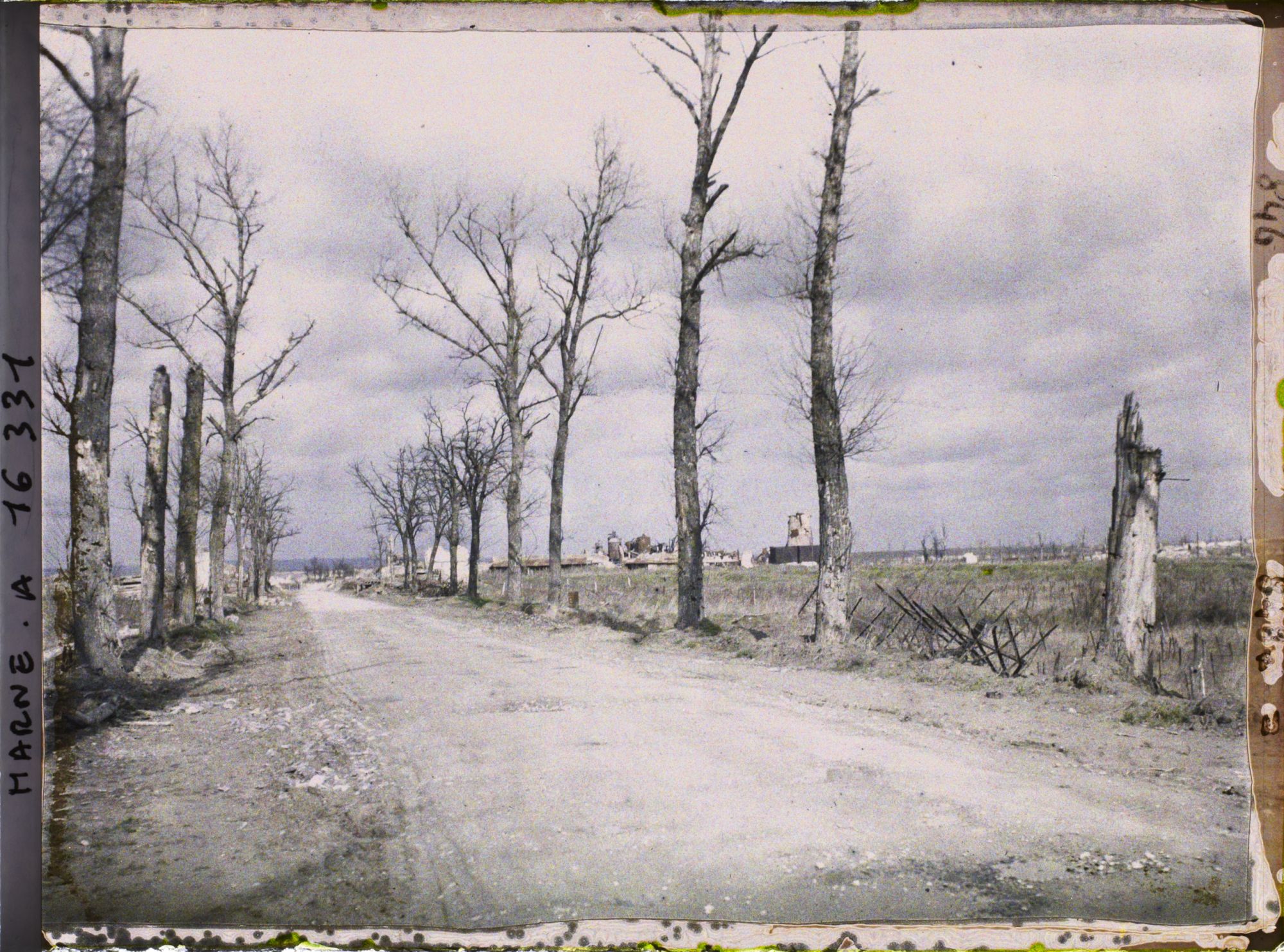 Image représentant France , Sortie de Reims (route de Laon)