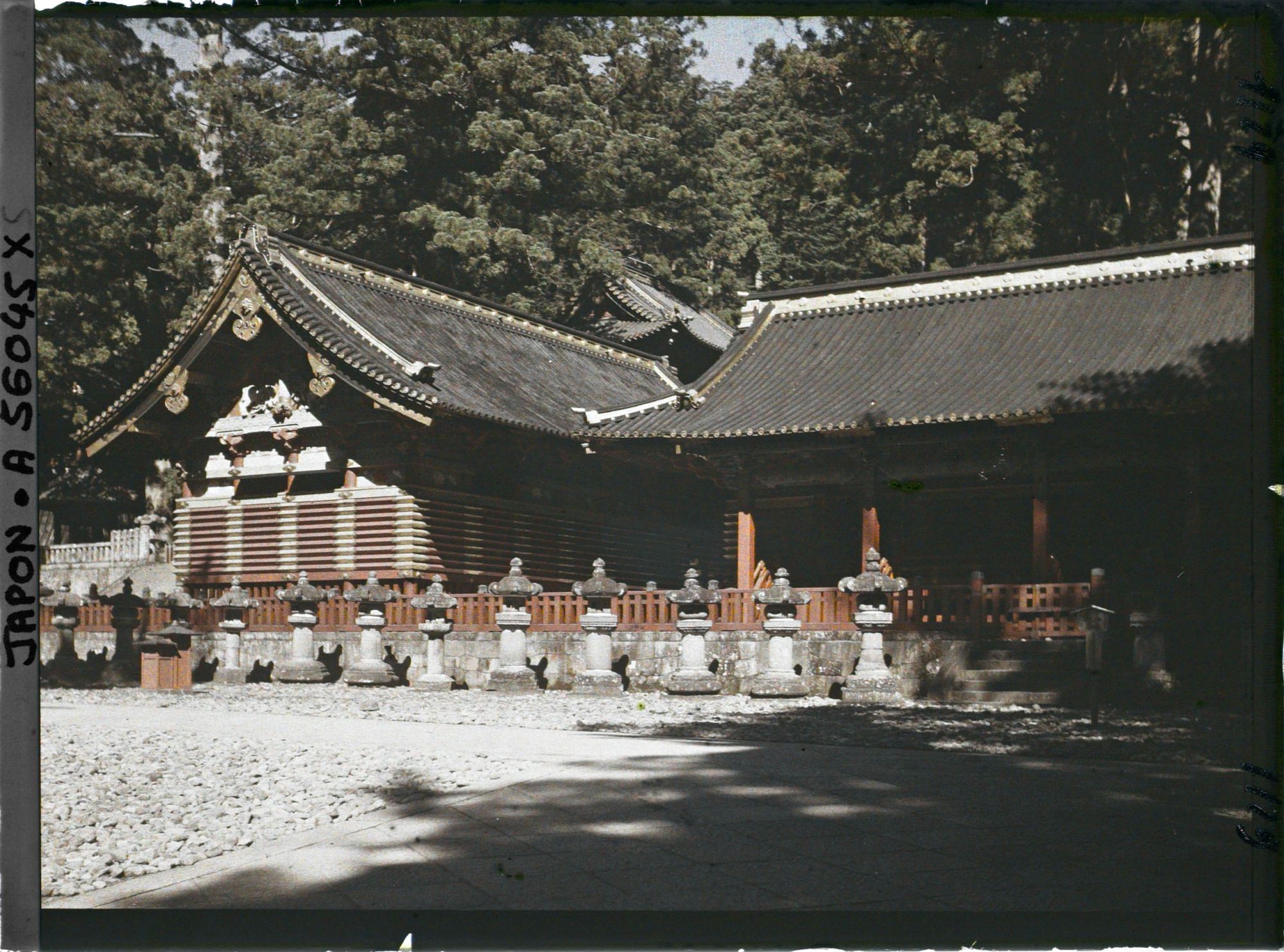 Image représentant Tôshôgu : Kami-jinko (à gauche) et Naka-jinko (à droite)