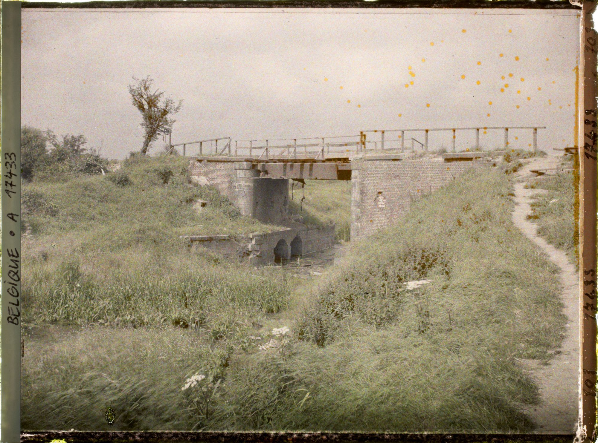 Image représentant Belgique, Ypres, Le Canal et le Pont sur le Boulevard Malou