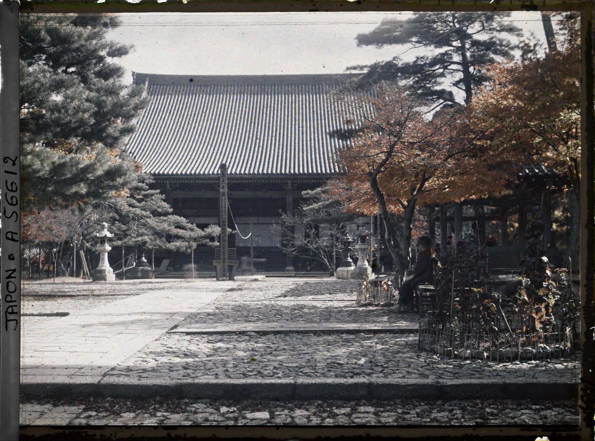 Image représentant Le hondô du temple Shinnyo-dô, vu du côté ouest