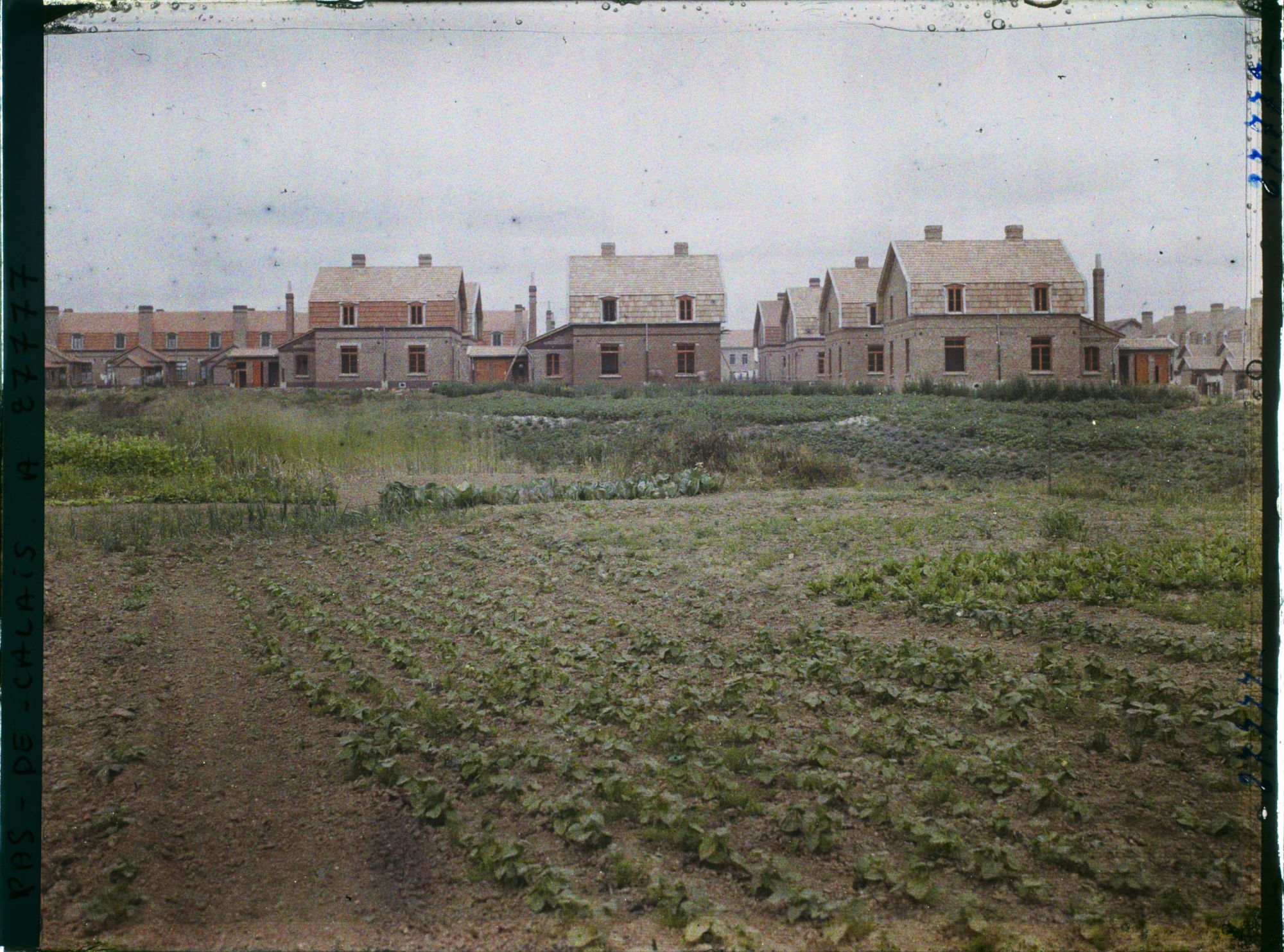Image représentant France, Airon près de Lens, Corons des mines de Liévin - Autre ensemble de Corons