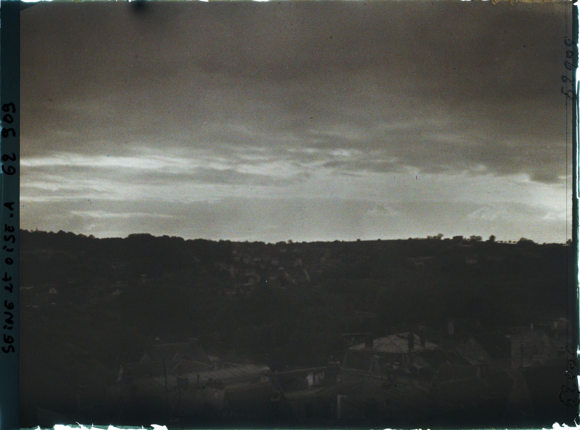 Image représentant Ile de France, Meulan, Ciel couvert avec effets du soir