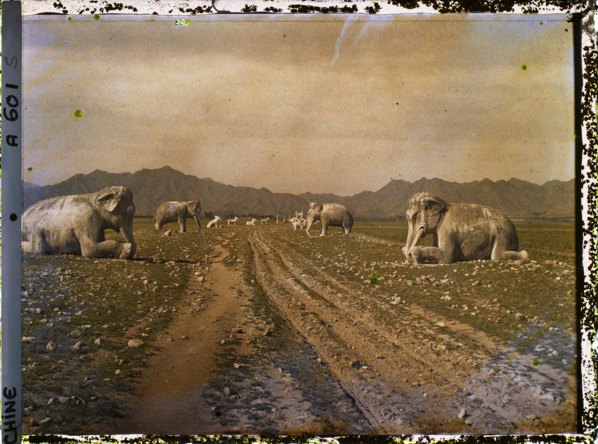 Image représentant Ming Shisanling (" Treize Tombeaux des Ming ")