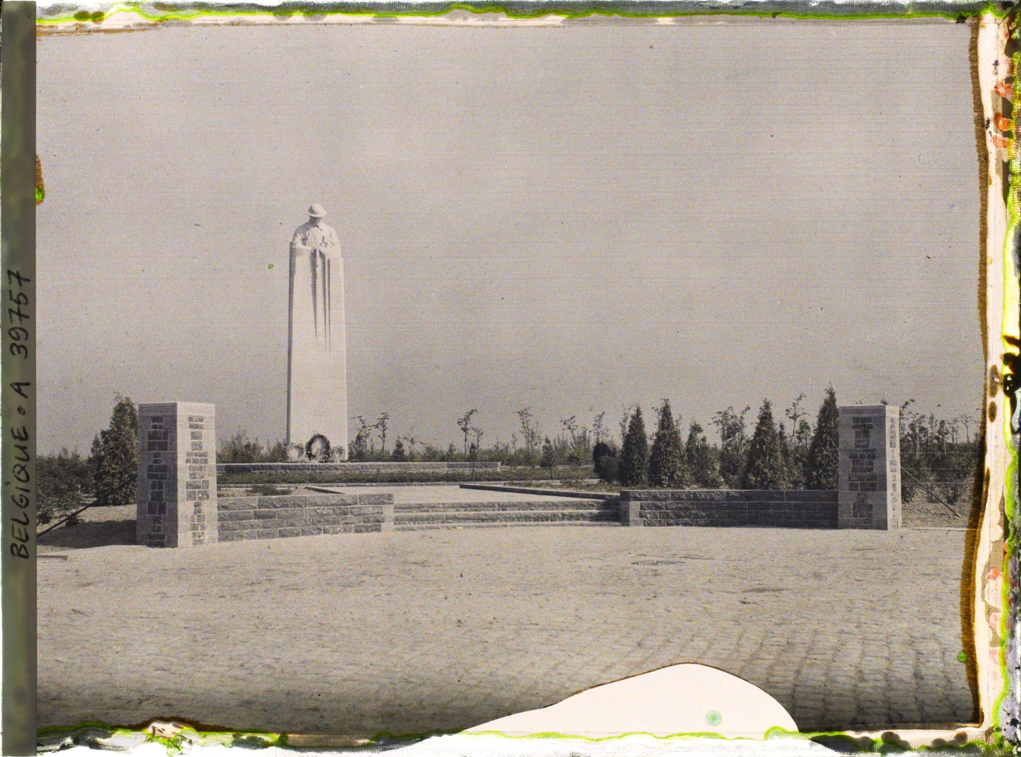 Image représentant Belgique, St Julien, Ensemble du monument des Canadiens