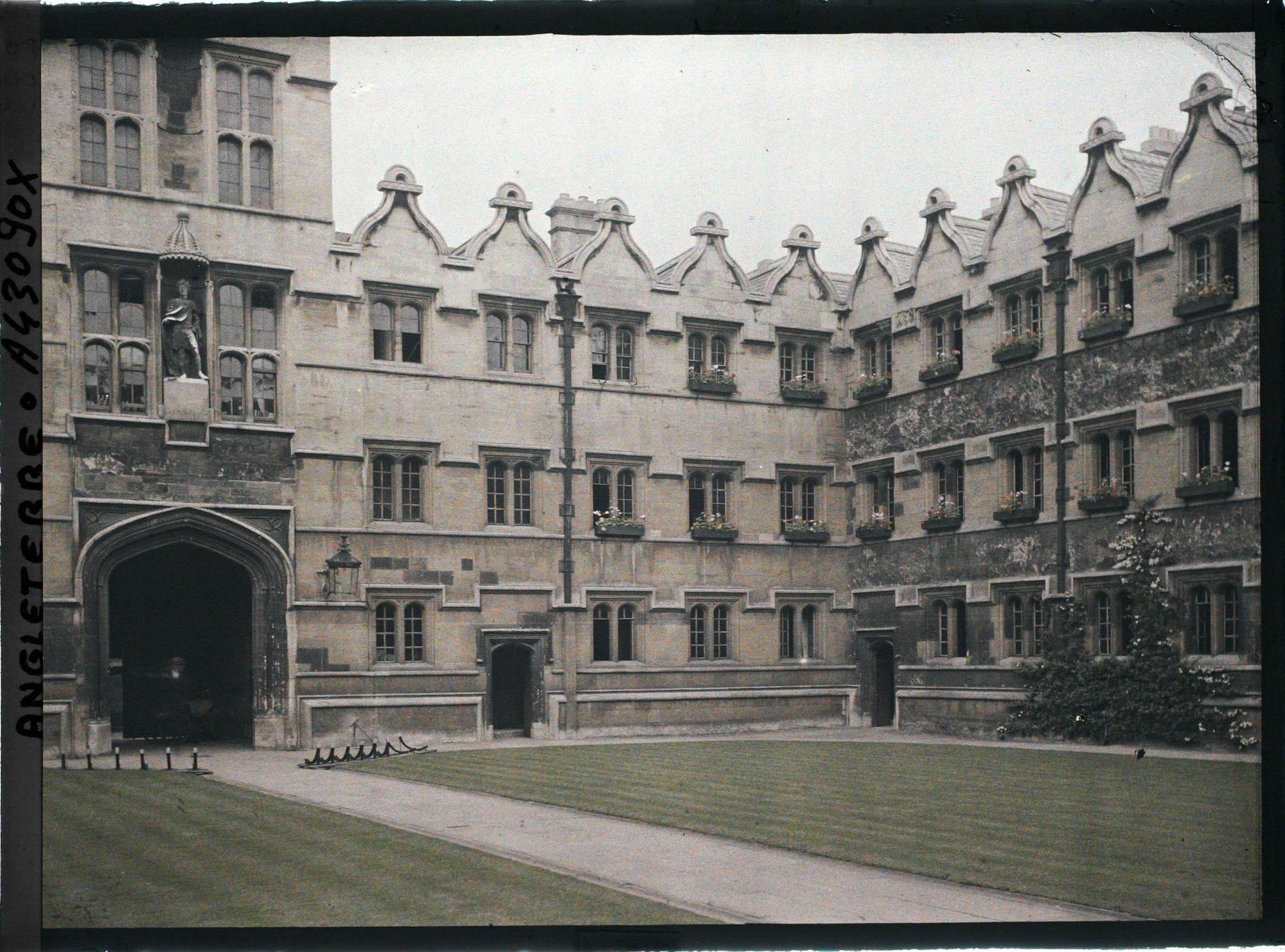 Image représentant Le quadrangle Est de l'université