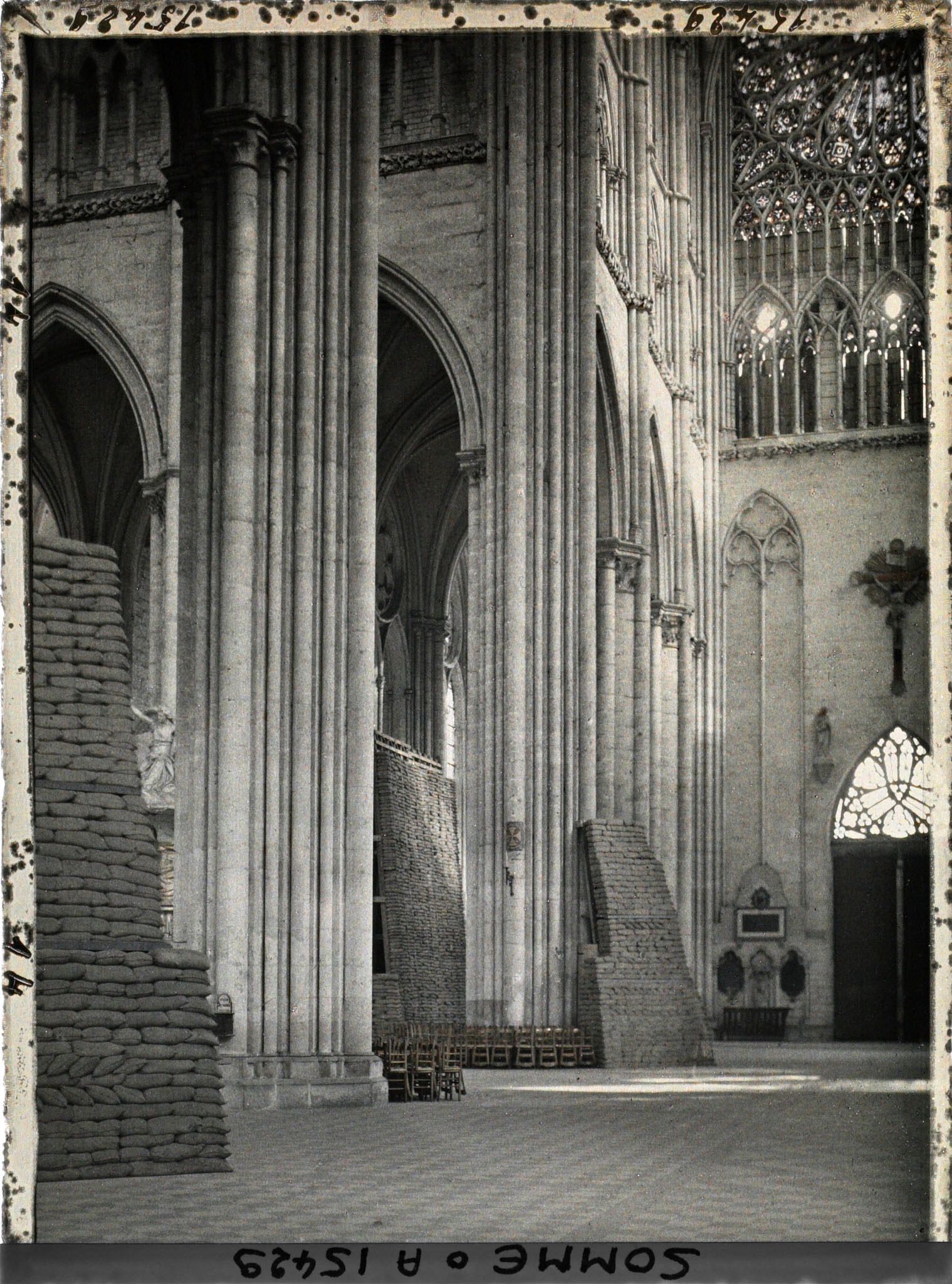 Image représentant France, Amiens, Le transept de la Cathédrale