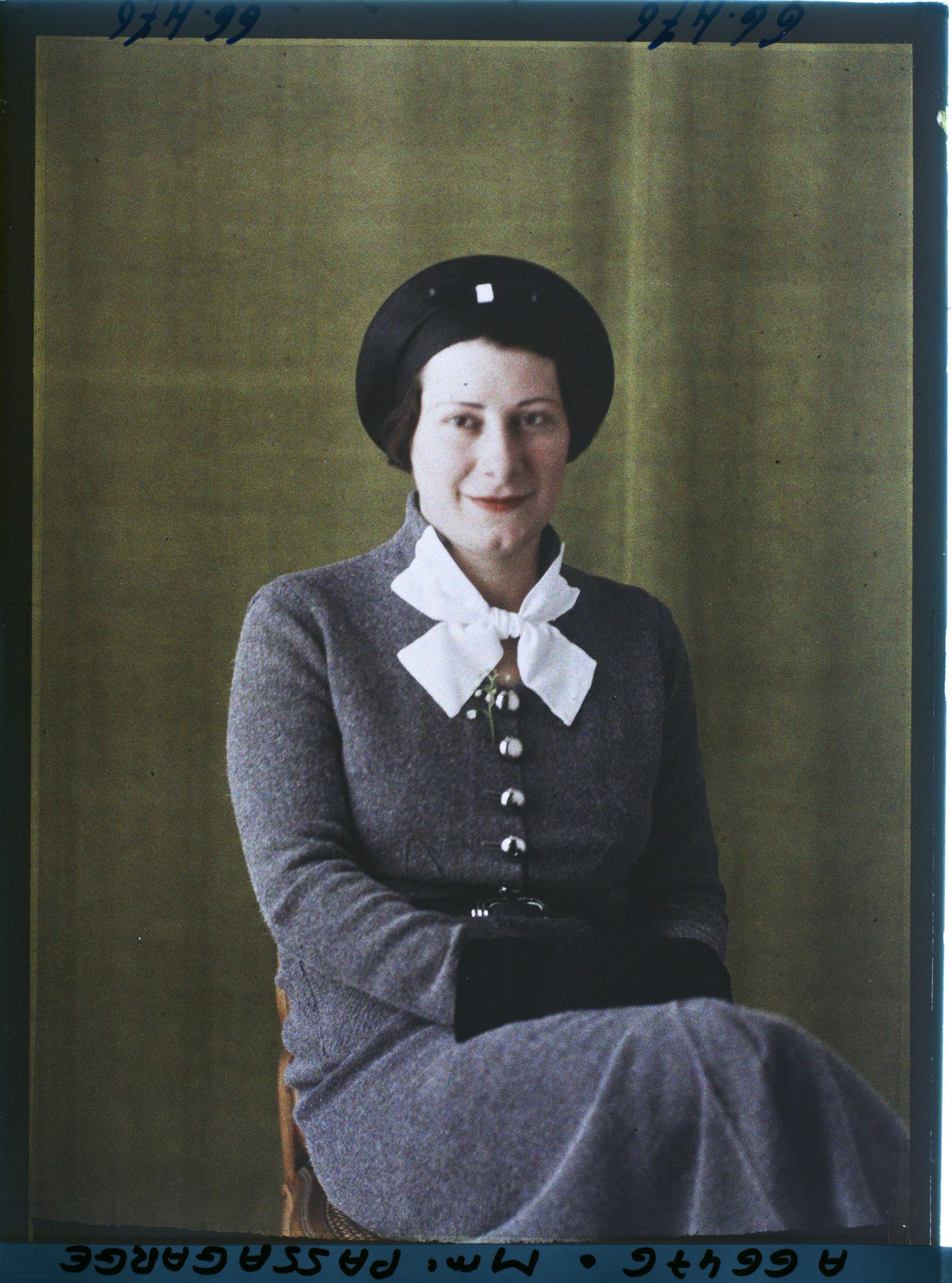 Image représentant https://musee-albert-kahn.s-museum.fr/home/NWQ2OTAwYzNmYjZlZTk1ZWQwODJmMjY4L2dlbmVyaWMtbm90aWNlLXRhYi9hdXRob3JpdHkvNjE3YTc5ZjVjZjhiODk2OGIzMzM3ZDIx/5d6900c3fb6ee95ed082f268/generic-notice-tab/authority/617a79ebcf8b8968b33374f0 Madame Passagarge