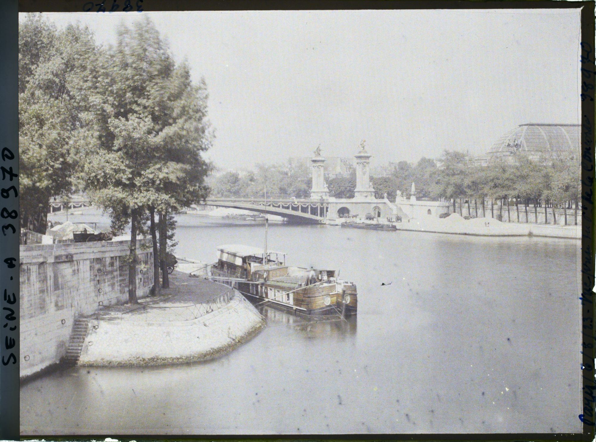 Image représentant Vue sur la Seine et le pont Alexandre-III depuis le pont de la Concorde