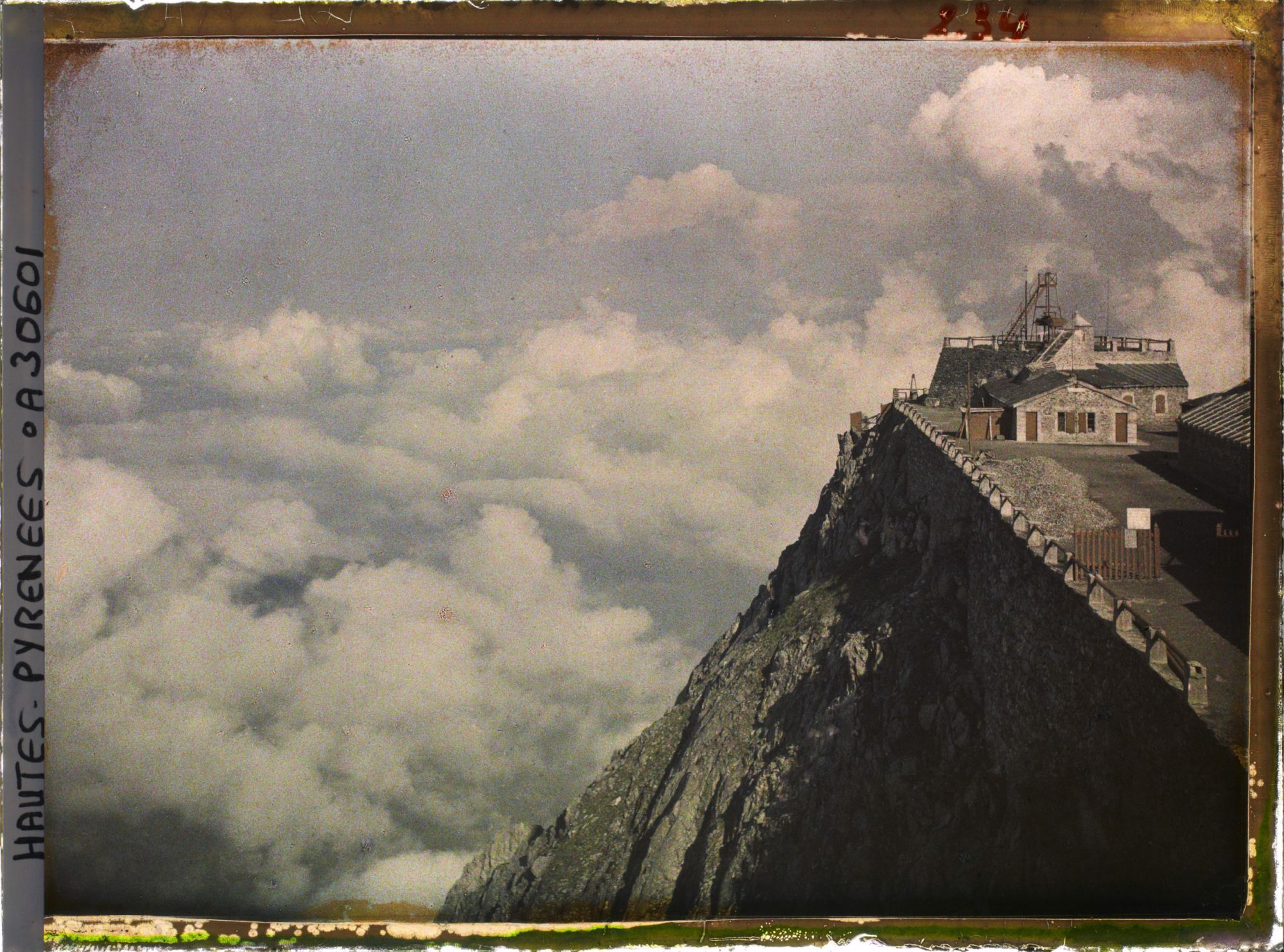 Image représentant France, L'Observatoire et la mer de nuages
