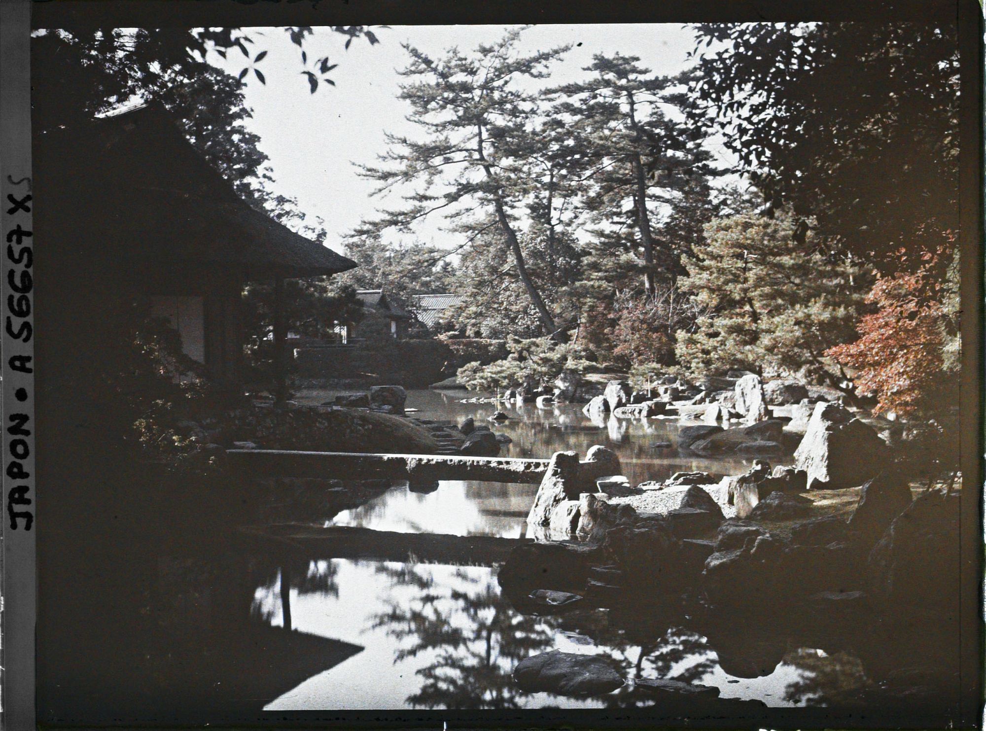 Image représentant Villa impériale de Katsura (Katsura-Rikyu) : le pont shirakawa et le pavillon de thé Shôkintei (à gauche)