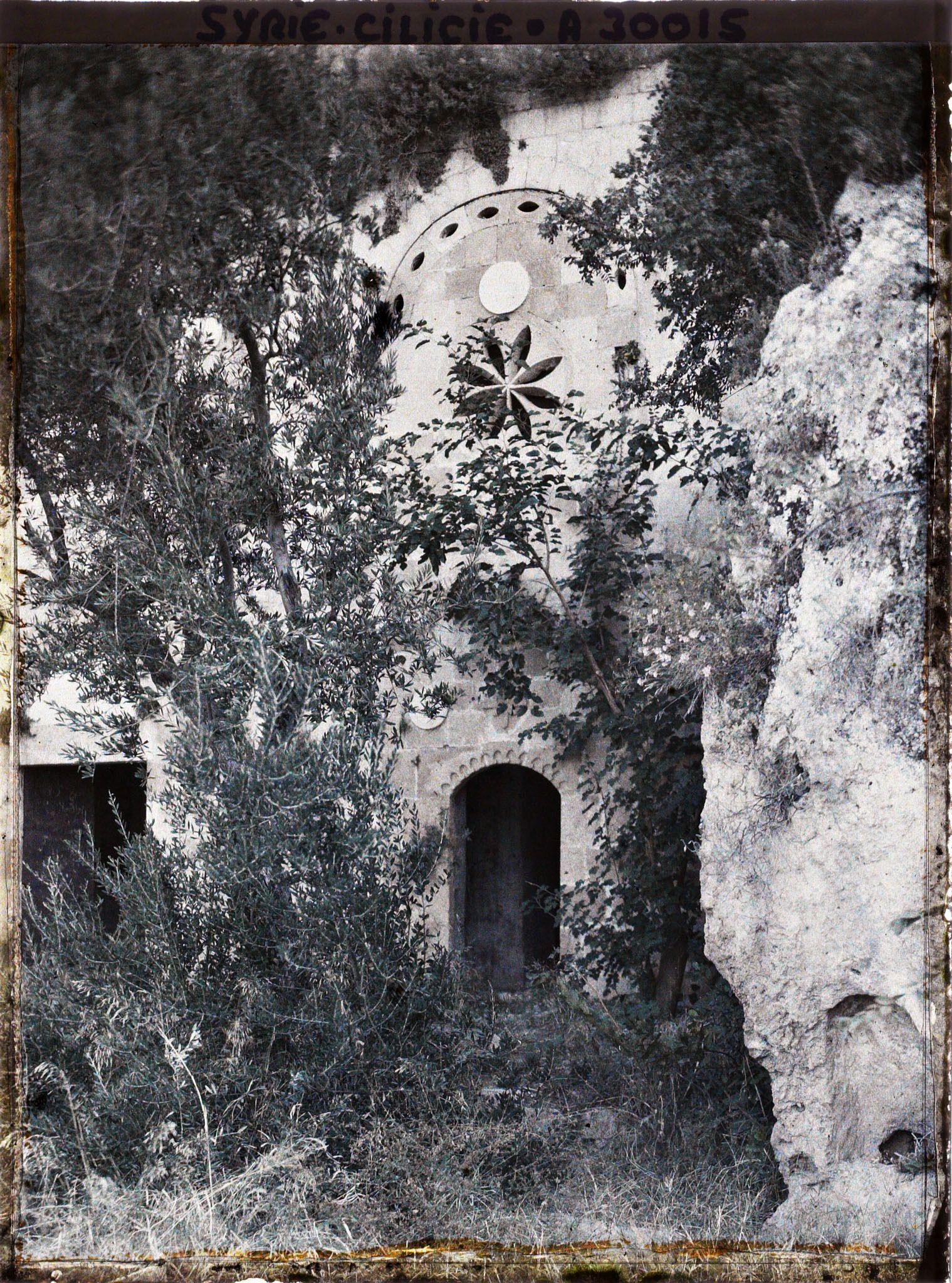 Image représentant Façade de l'église rupestre de la grotte de Saint-Pierre