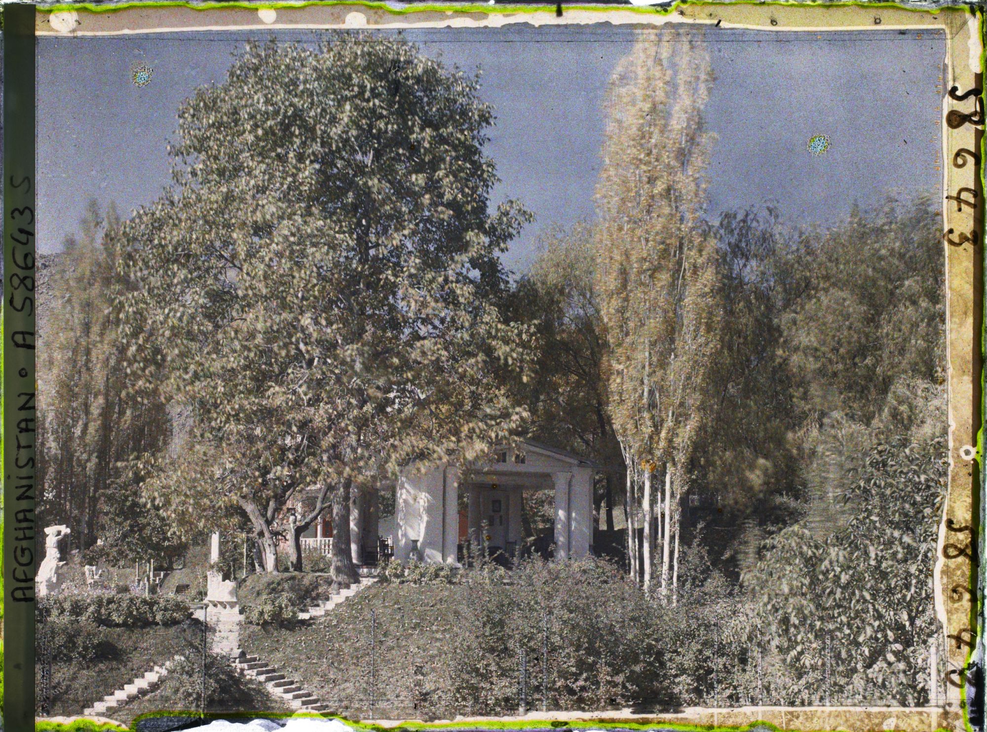 Image représentant Afghanistan, Paghman, Jardin du Palais du Roi - Vers son Pavillon de travail