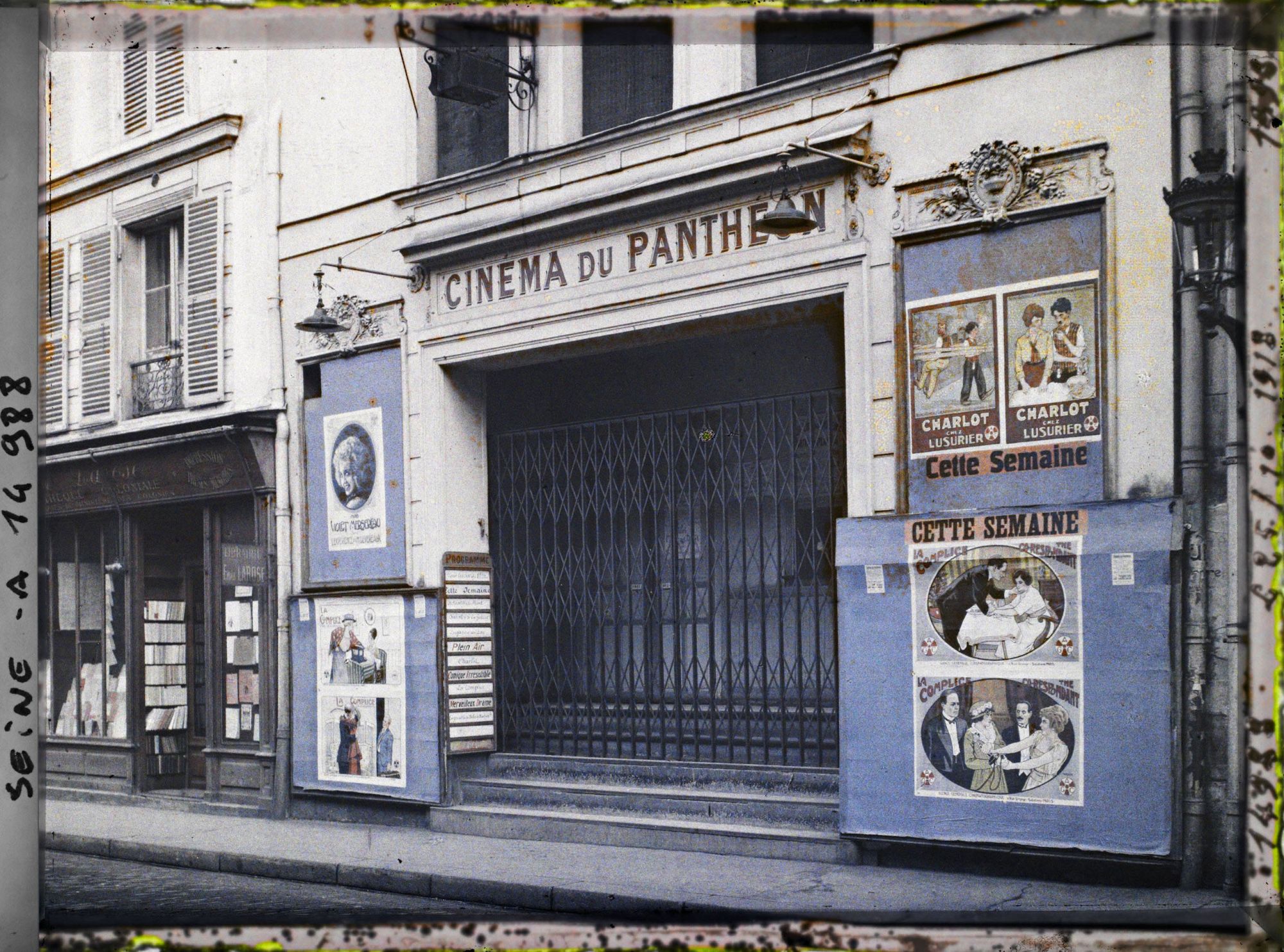 Image représentant Devanture du cinéma du Panthéon, 13 rue Victor-Cousin