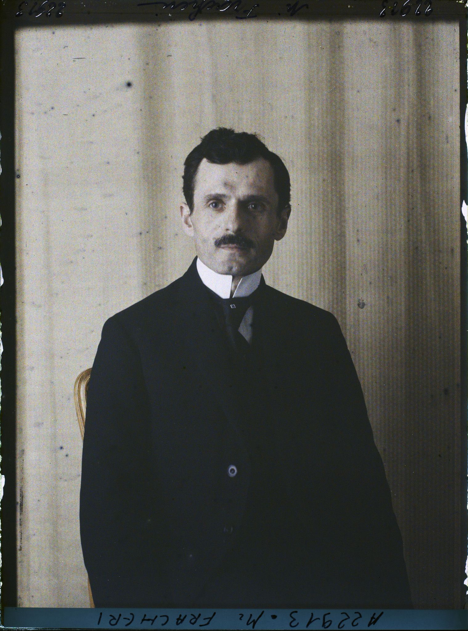 Image représentant https://musee-albert-kahn.s-museum.fr/home/NWQ2OTAwYzNmYjZlZTk1ZWQwODJmMjY4L2dlbmVyaWMtbm90aWNlLXRhYi9hdXRob3JpdHkvNjE3YTc5ZjVjZjhiODk2OGIzMzM3ZDIx/5d6900c3fb6ee95ed082f268/generic-notice-tab/authority/617a79ebcf8b8968b3336d63 Midhat Frashëri