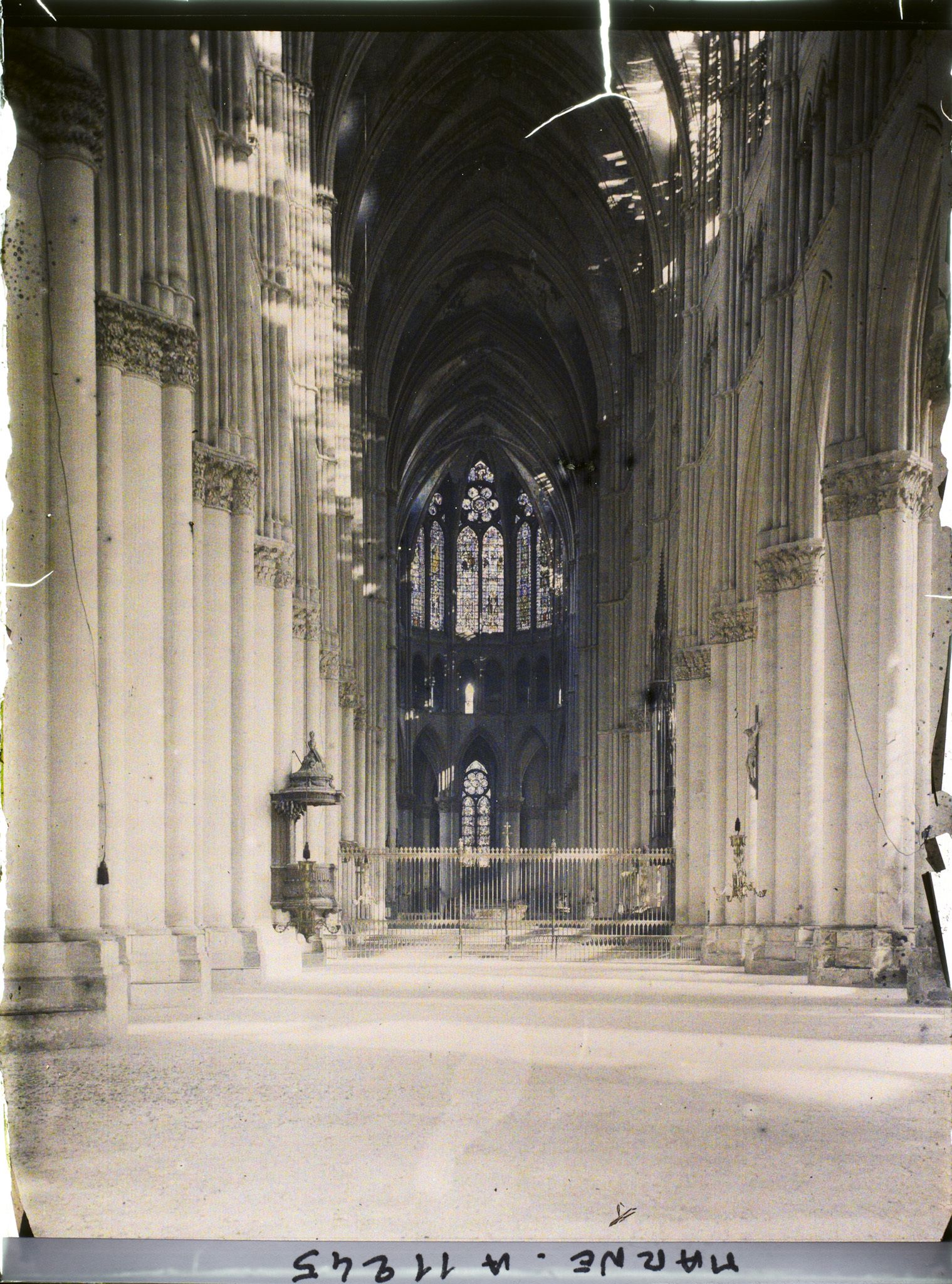 Image représentant La nef et le choeur de la cathédrale