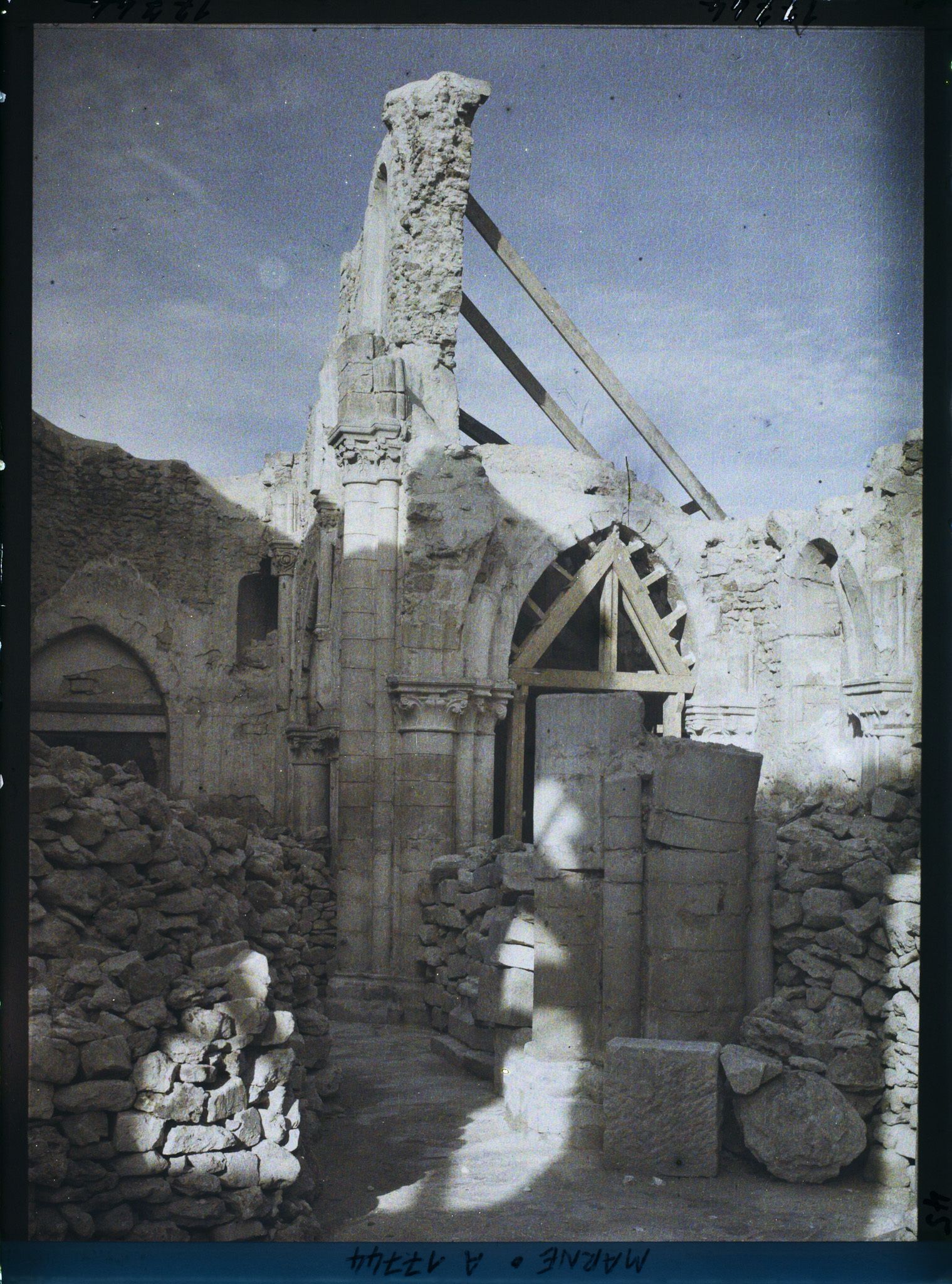 Image représentant France, Cernay les Reims, Intérieur de l'Eglise