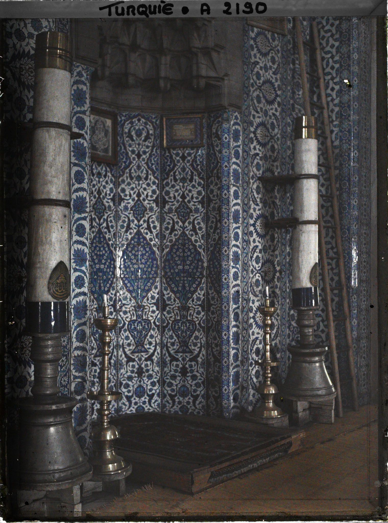Image représentant Mihrab (niche indiquant la direction de la Mecque) de la Rustem Pasa Camii ("mosquée de Rustem Pasa")
