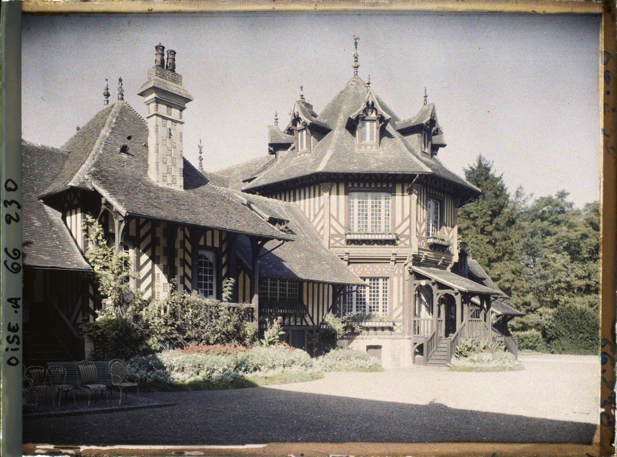 Image représentant Les communs du château des Fontaines : la "Maison normande"