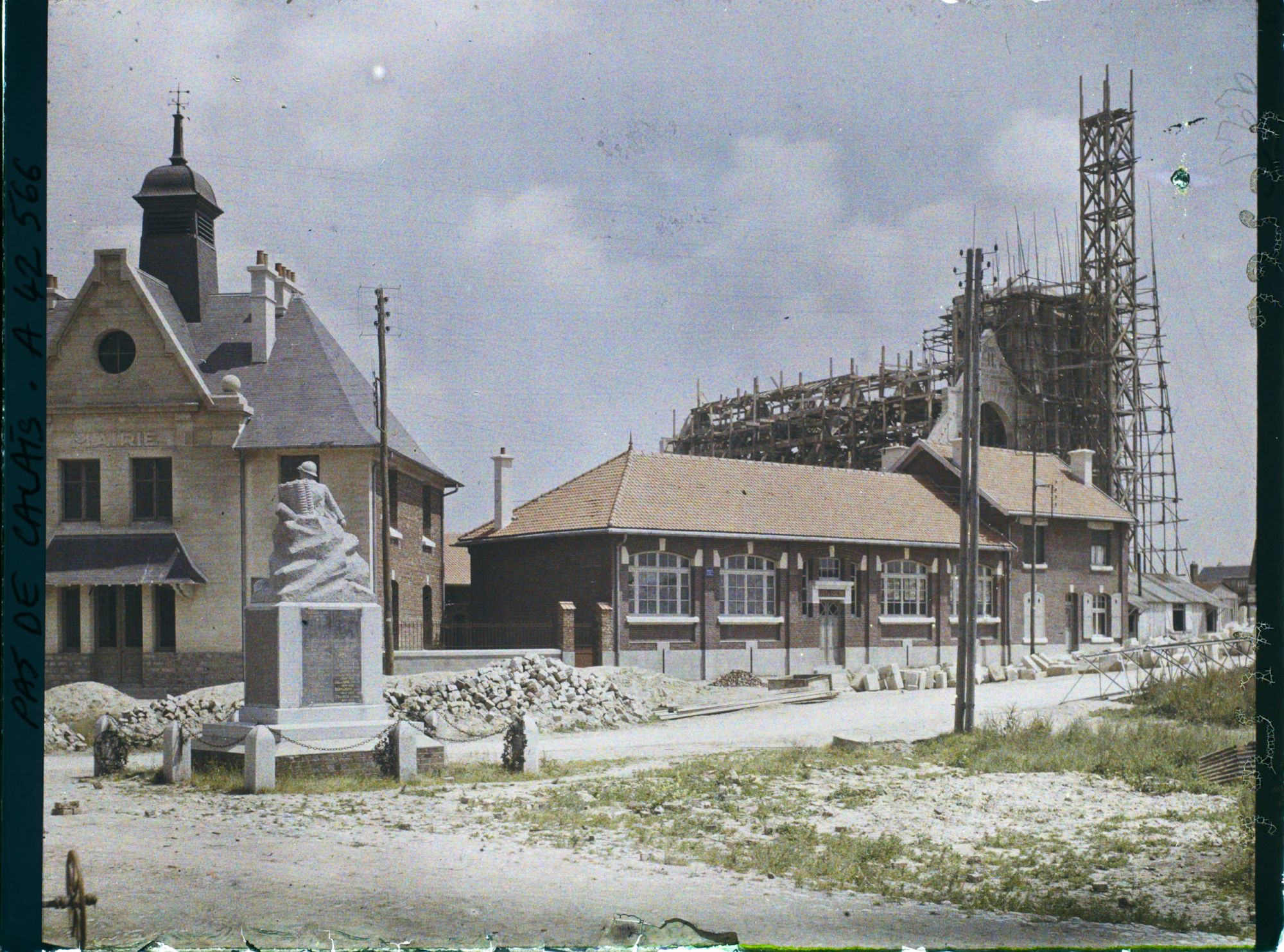 Image représentant France, Ablain-St Nazaire, Mairie, Ecoles, Mont aux Morts et Eglise