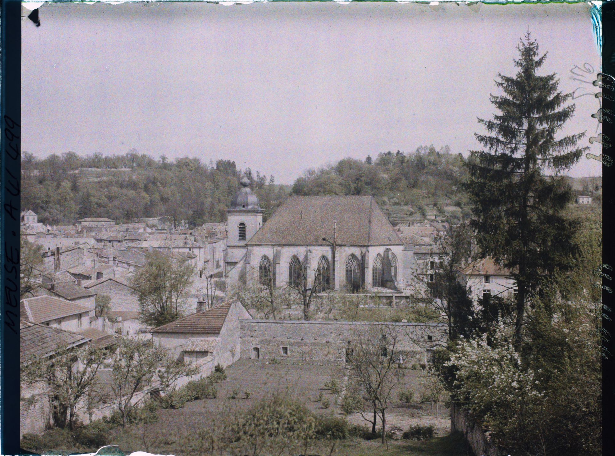 Image représentant France, St Mihiel, Panorama vers l'Eglise St Etienne