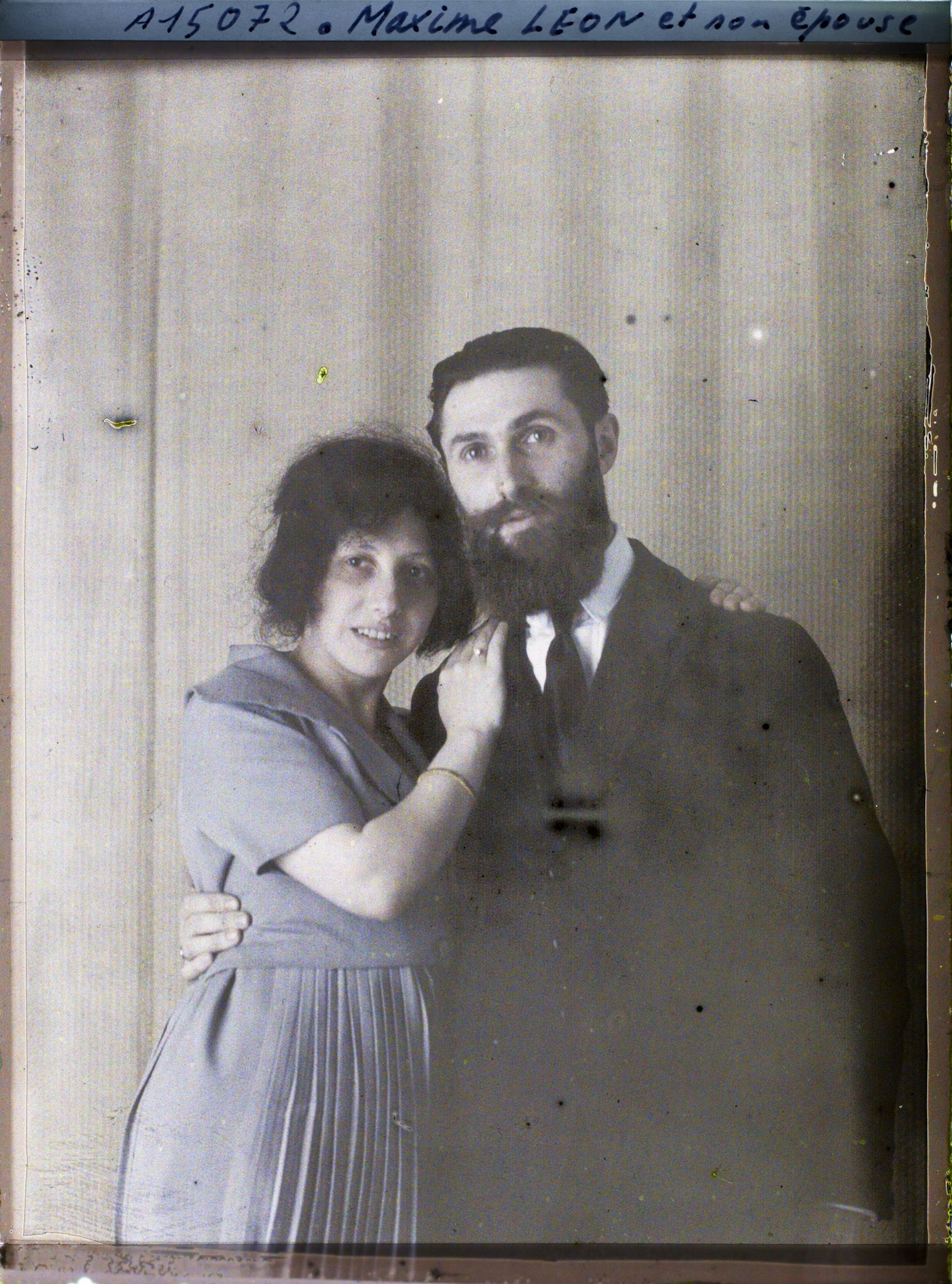 Image représentant Monsieur  https://musee-albert-kahn.s-museum.fr/home/NWQ2OTAwYzNmYjZlZTk1ZWQwODJmMjY4L2dlbmVyaWMtbm90aWNlLXRhYi9hdXRob3JpdHkvNjE3YTc5ZjVjZjhiODk2OGIzMzM3ZDIx/5d6900c3fb6ee95ed082f268/generic-notice-tab/authority/617a79ebcf8b8968b3337247 Maxime Léon et  https://musee-albert-kahn.s-museum.fr/home/NWQ2OTAwYzNmYjZlZTk1ZWQwODJmMjY4L2dlbmVyaWMtbm90aWNlLXRhYi9hdXRob3JpdHkvNjE3YTc5ZjVjZjhiODk2OGIzMzM3ZDIx/5d6900c3fb6ee95ed082f268/generic-notice-tab/authority/617a79ebcf8b8968b3337248 sa fiancée Rachel Carcassonne