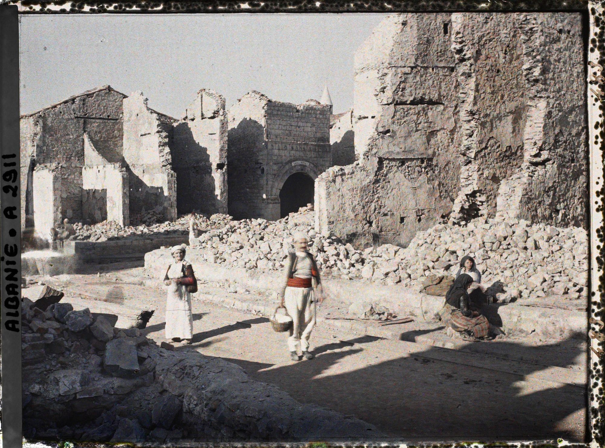 Image représentant Le bazar bombardé