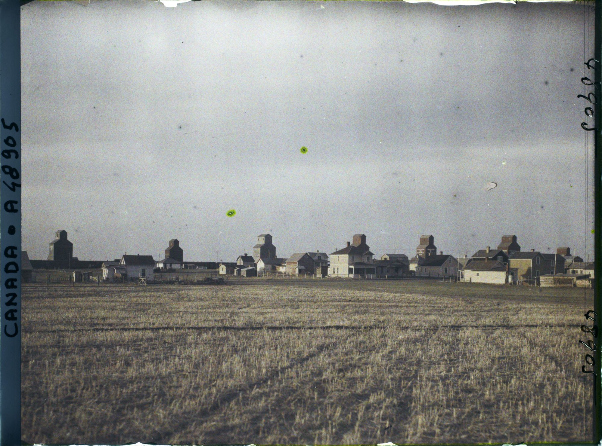 Image représentant Canada, Gravellebourg, Elevateurs le long de la Voie du Ch. de fer