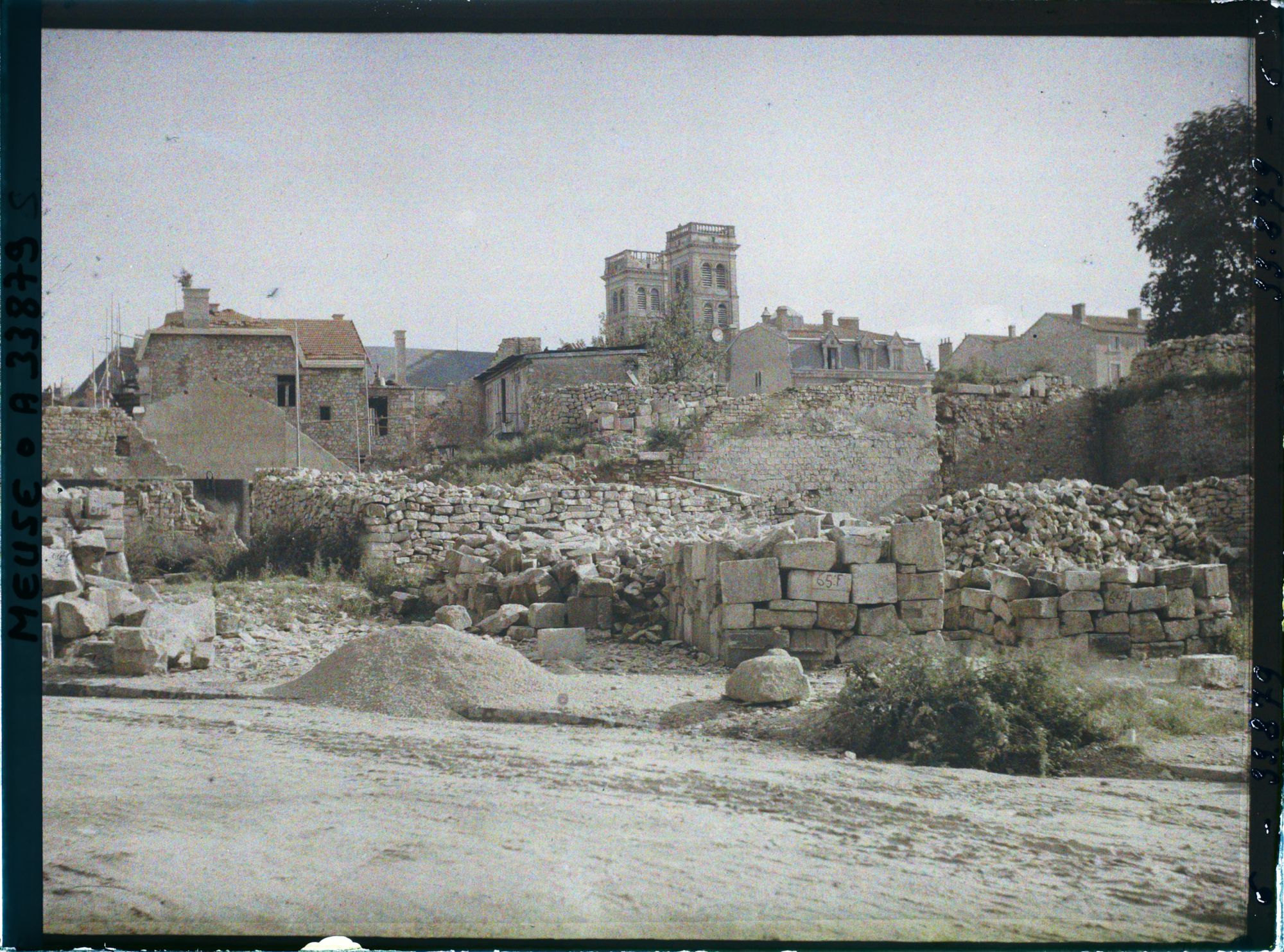 Image représentant France, Verdun, Un Coin de la Place d'Armes
