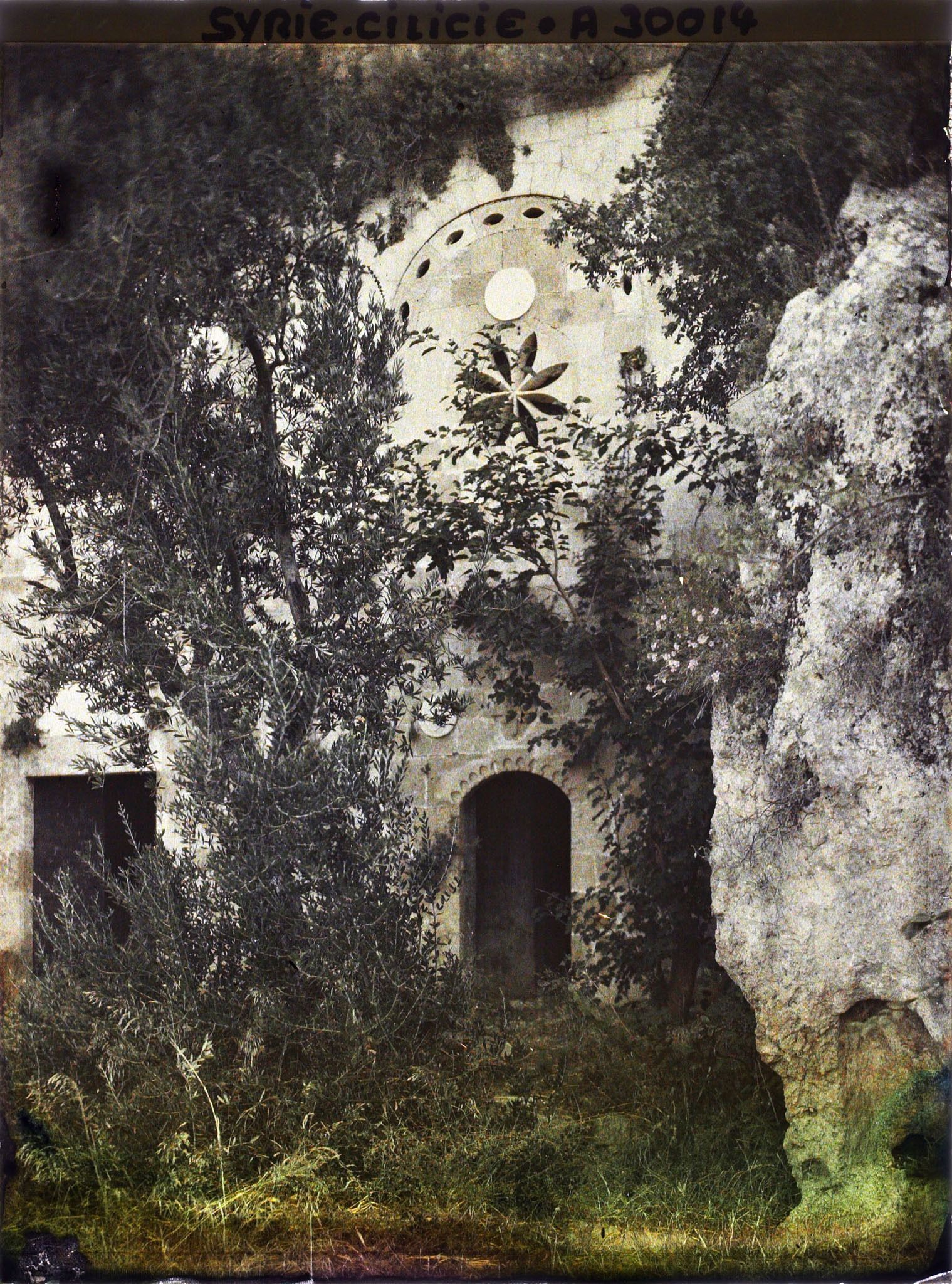 Image représentant Façade de l'église rupestre de la grotte de Saint-Pierre