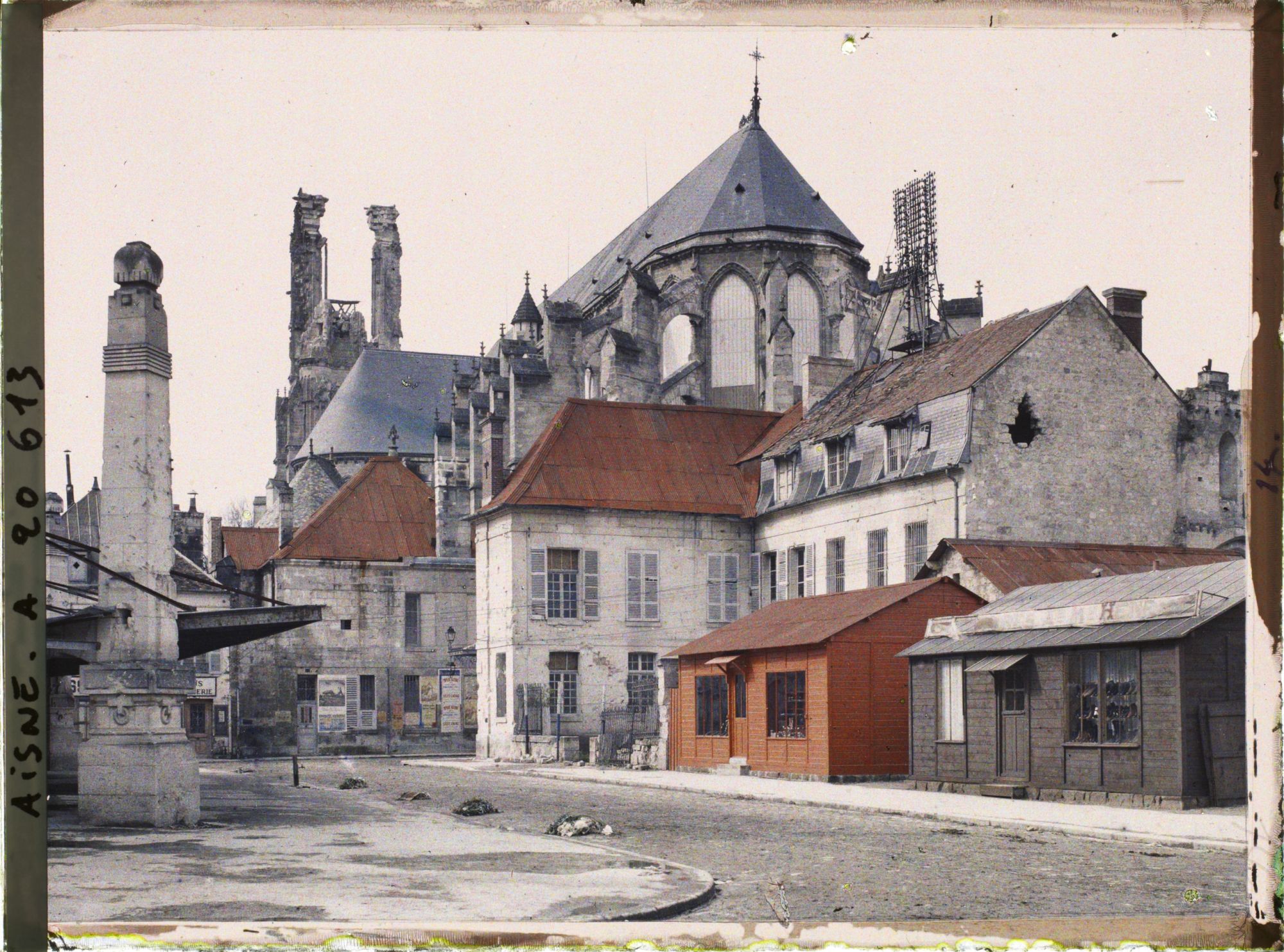 Image représentant France, Soissons, Place du marché et Cathédrale