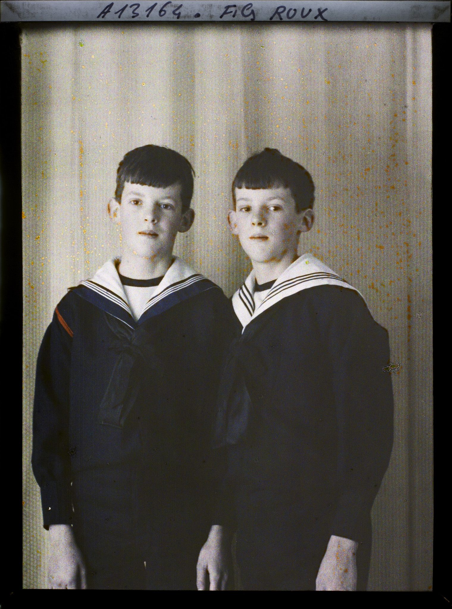 Image représentant Les  https://musee-albert-kahn.s-museum.fr/home/NWQ2OTAwYzNmYjZlZTk1ZWQwODJmMjY4L2dlbmVyaWMtbm90aWNlLXRhYi9hdXRob3JpdHkvNjE3YTc5ZjVjZjhiODk2OGIzMzM3ZDIx/5d6900c3fb6ee95ed082f268/generic-notice-tab/authority/617a79ebcf8b8968b3337709 enfants Roux