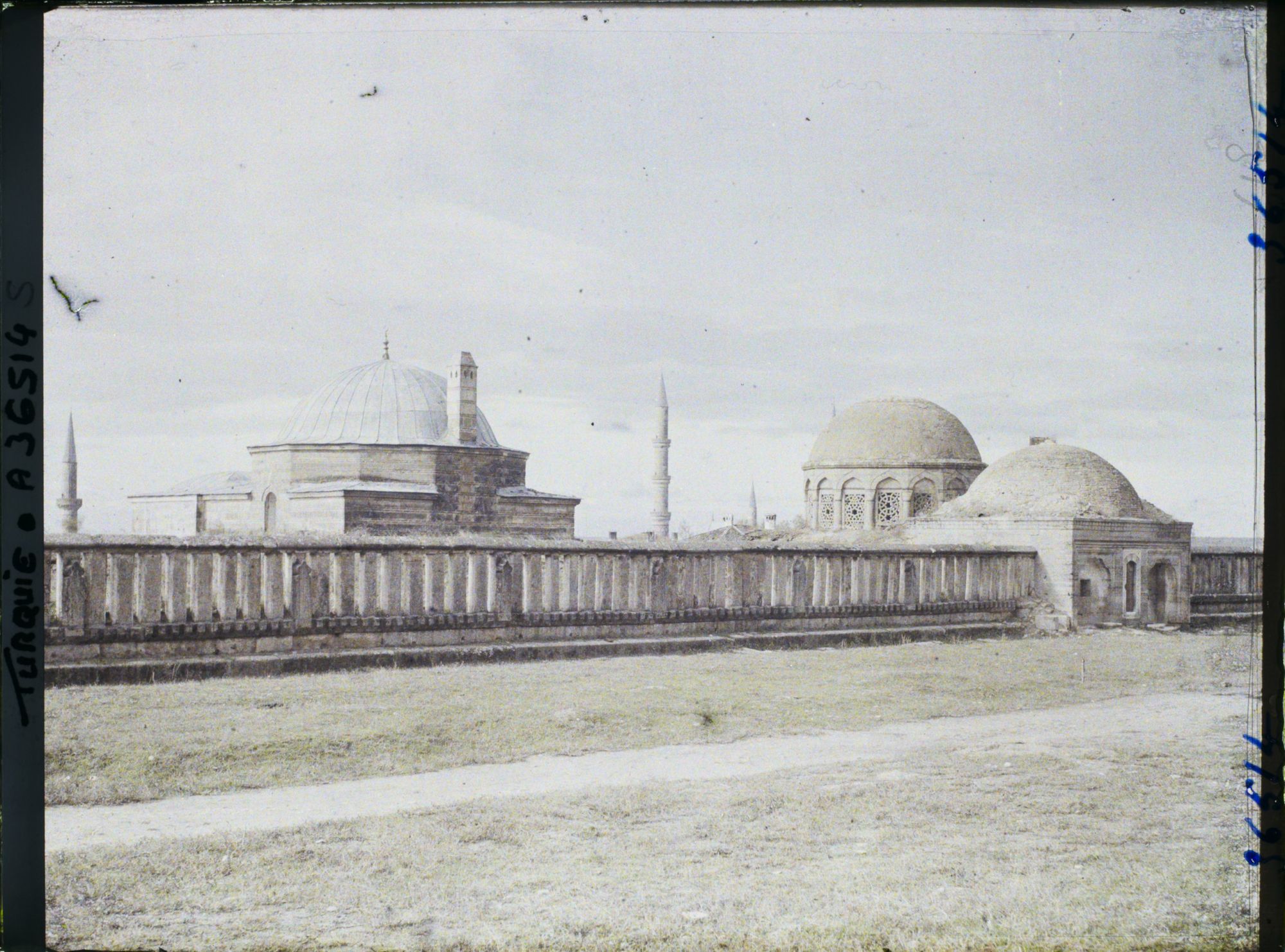 Image représentant Thrace, Andrinople, Mosquée du Sultan Selim, Un aspect du mur d'enceinte