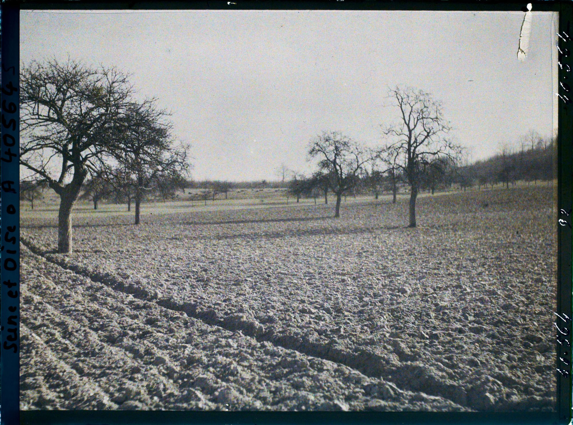 Image représentant France, Les Clayes, Champs labouré