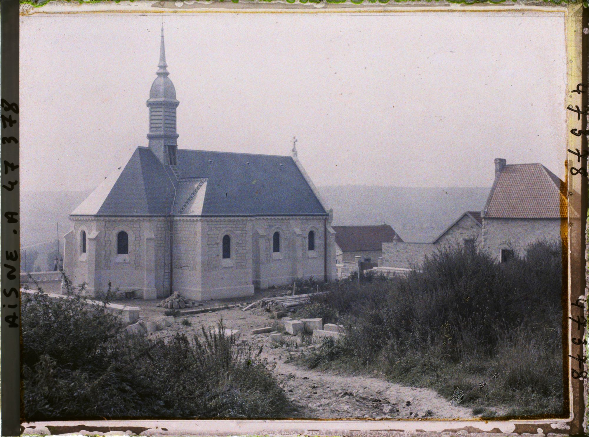 Image représentant France, Chavonne, L'Eglise refaite (vue vers l'Abside)