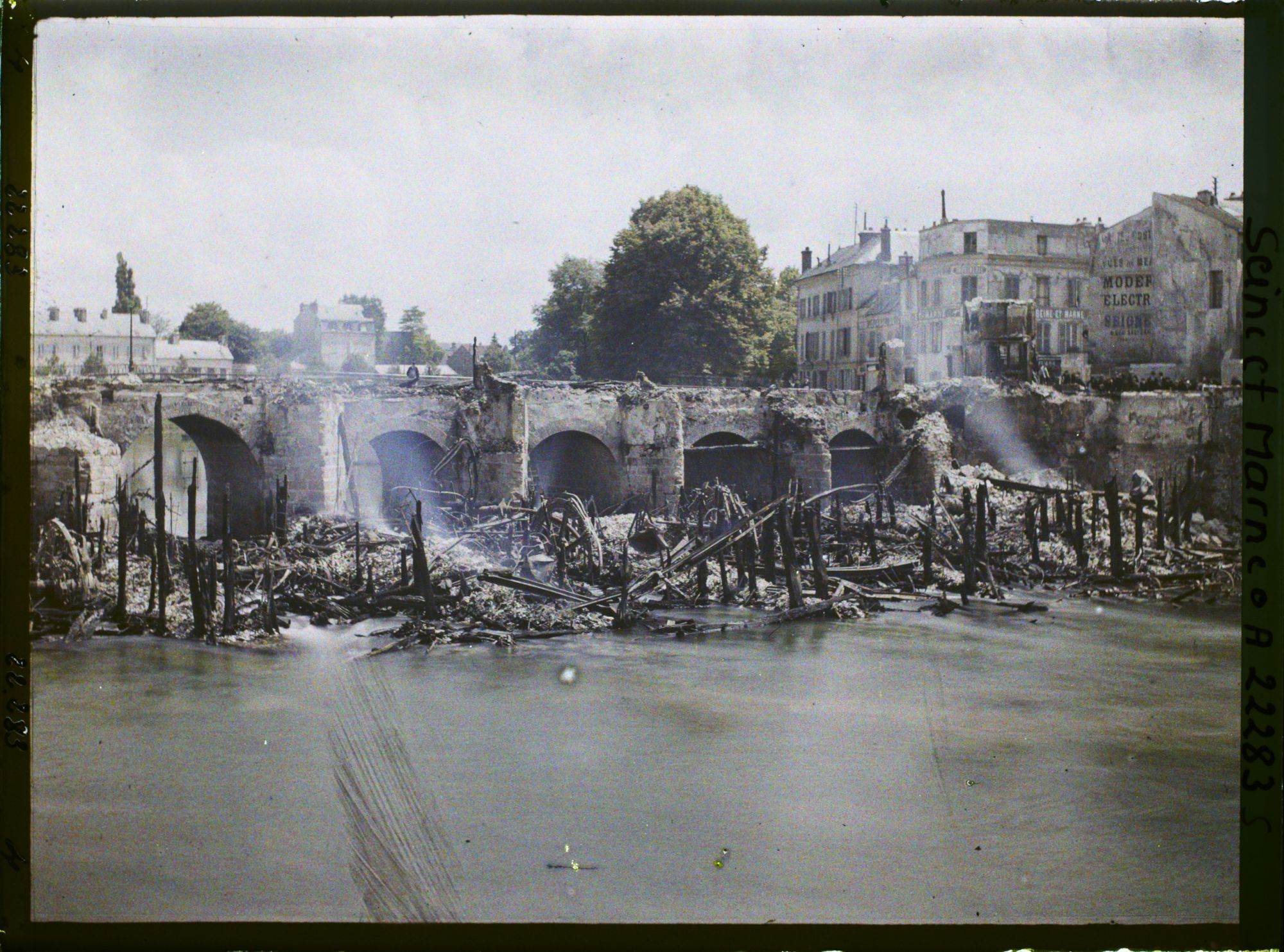 Image représentant France, Meaux, Les Moulins vus de plus près de la rive droite