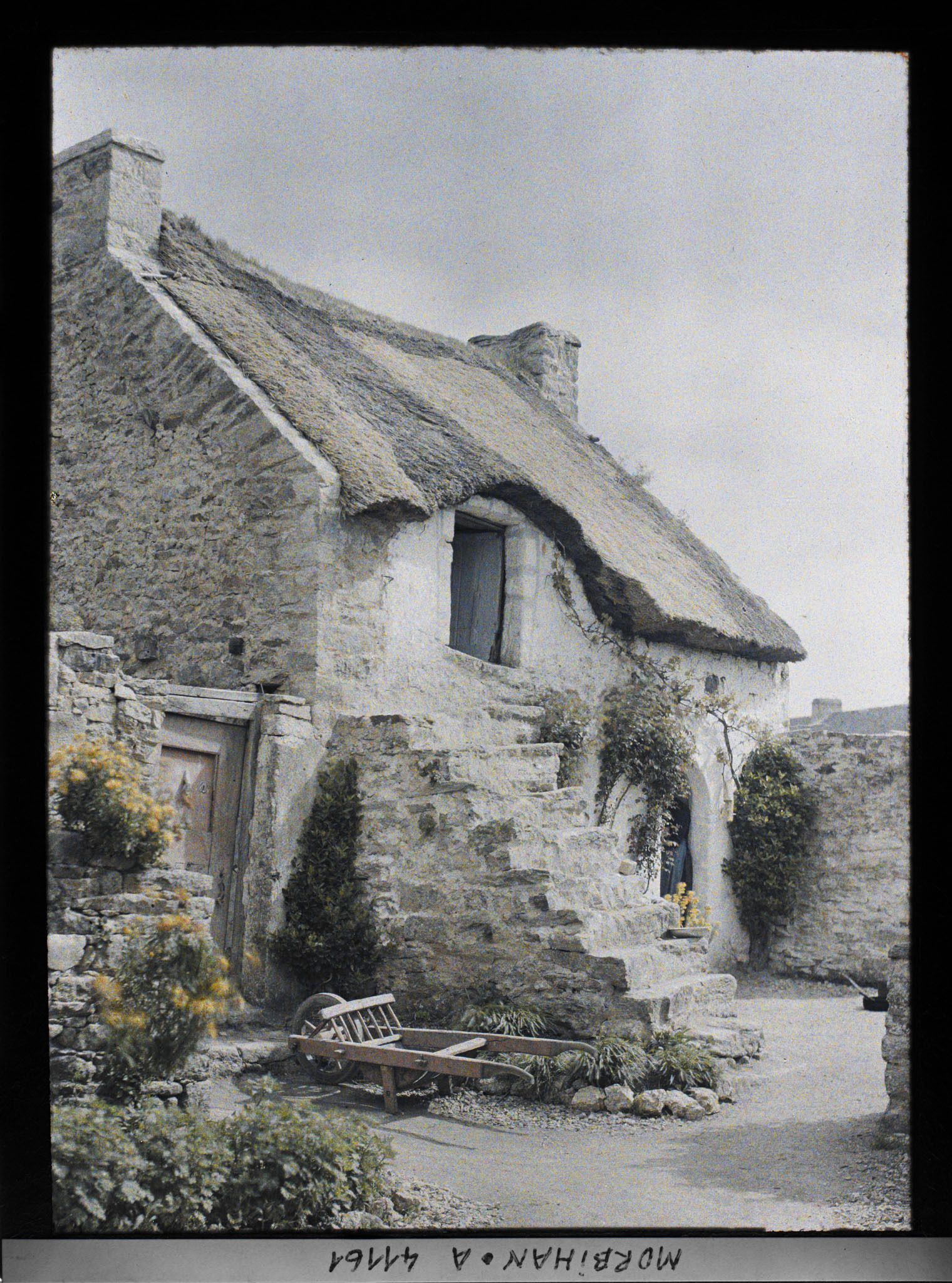 Image représentant Maison du bourg de Locmiquel avec un escalier extérieur