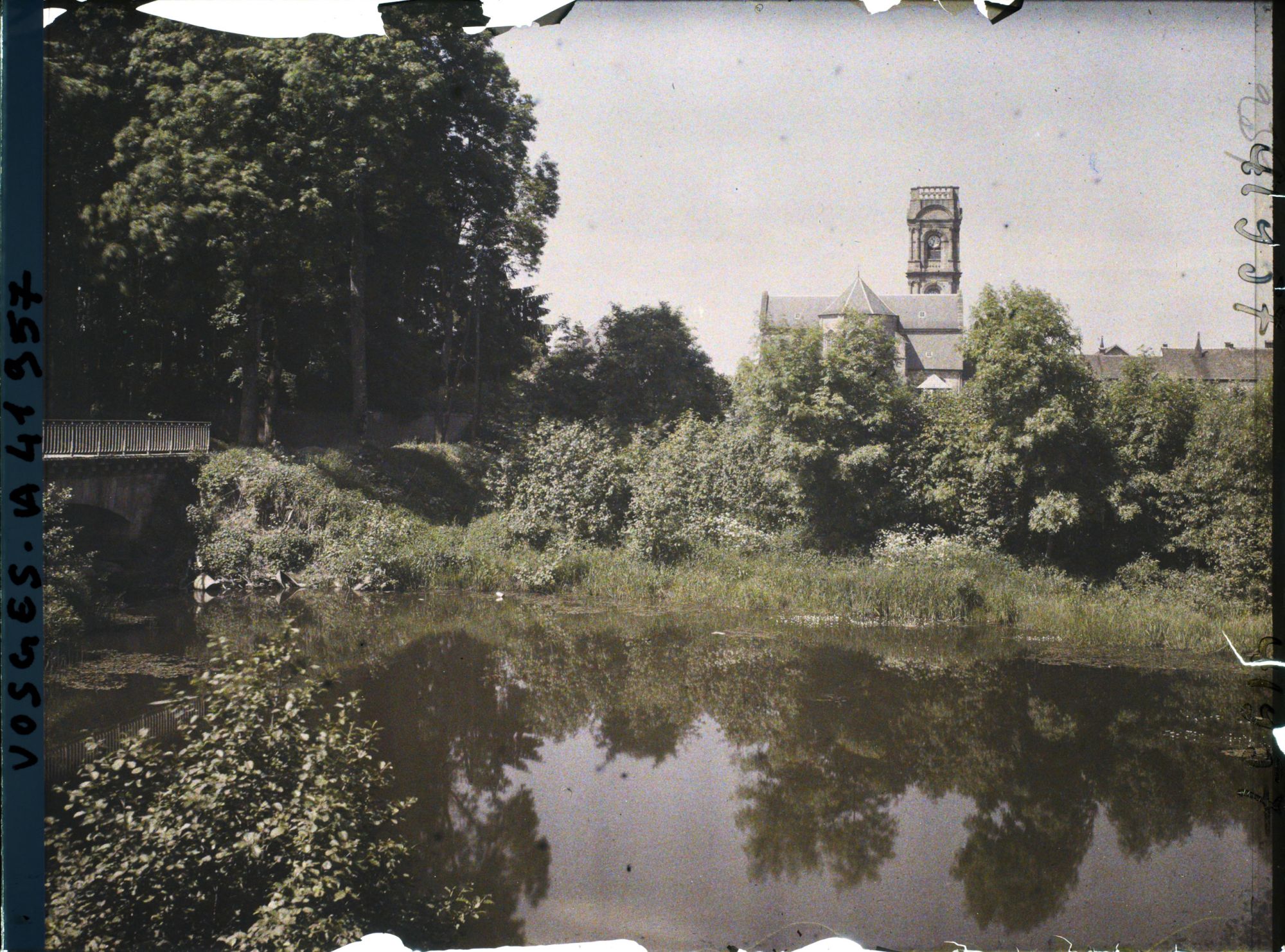 Image représentant France, Etival, Une vue vers l'Eglise