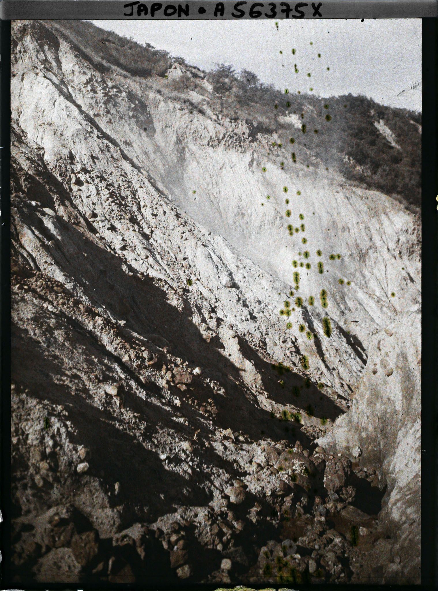 Image représentant Solfatares de la vallée d'Owakudani (" vallée des grandes eau chaudes ") ou Ojigoku (" Grand enfer ")