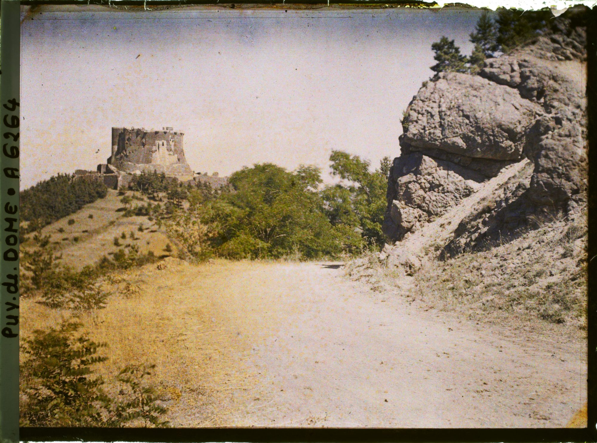 Image représentant France, Château de Murols près de Royat