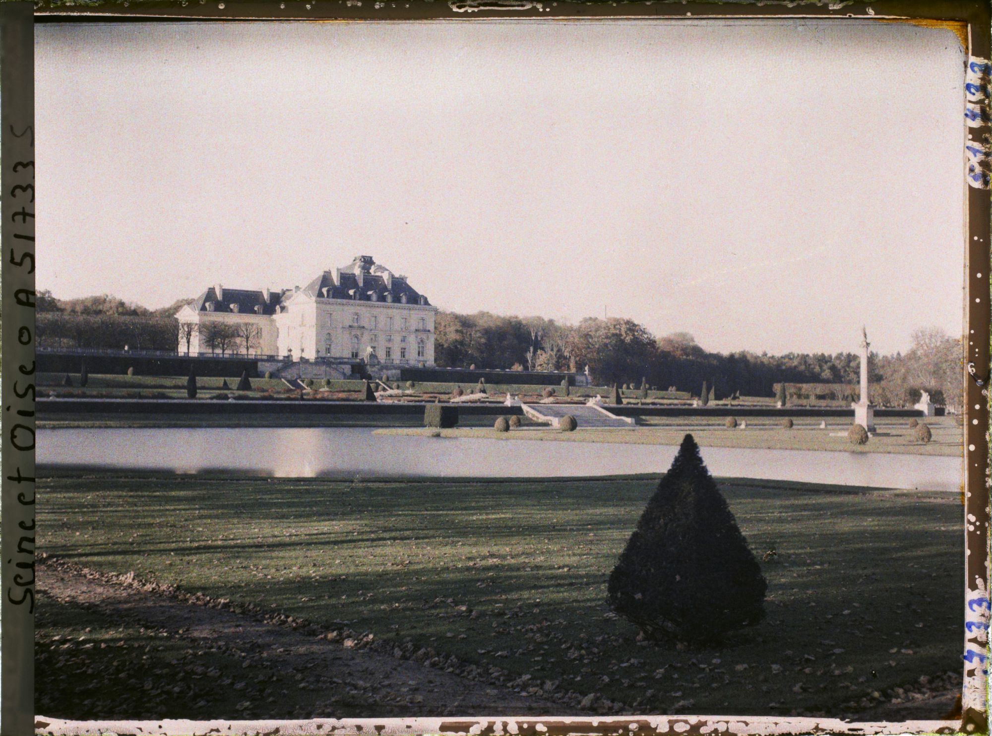 Image représentant Les jardins et le château de Voisins
