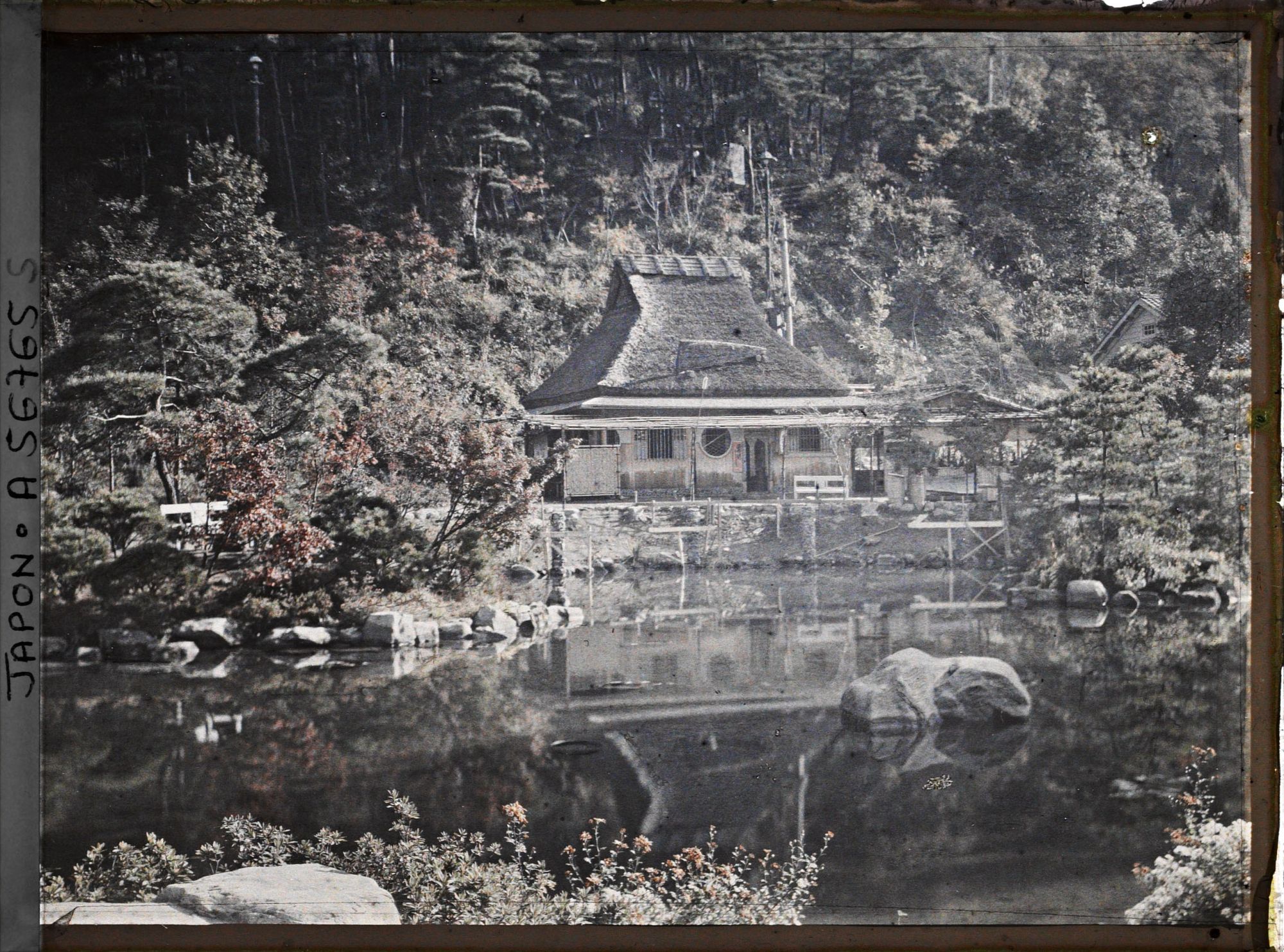 Image représentant Jardin, étang et cascade au pied du Mont Hiei