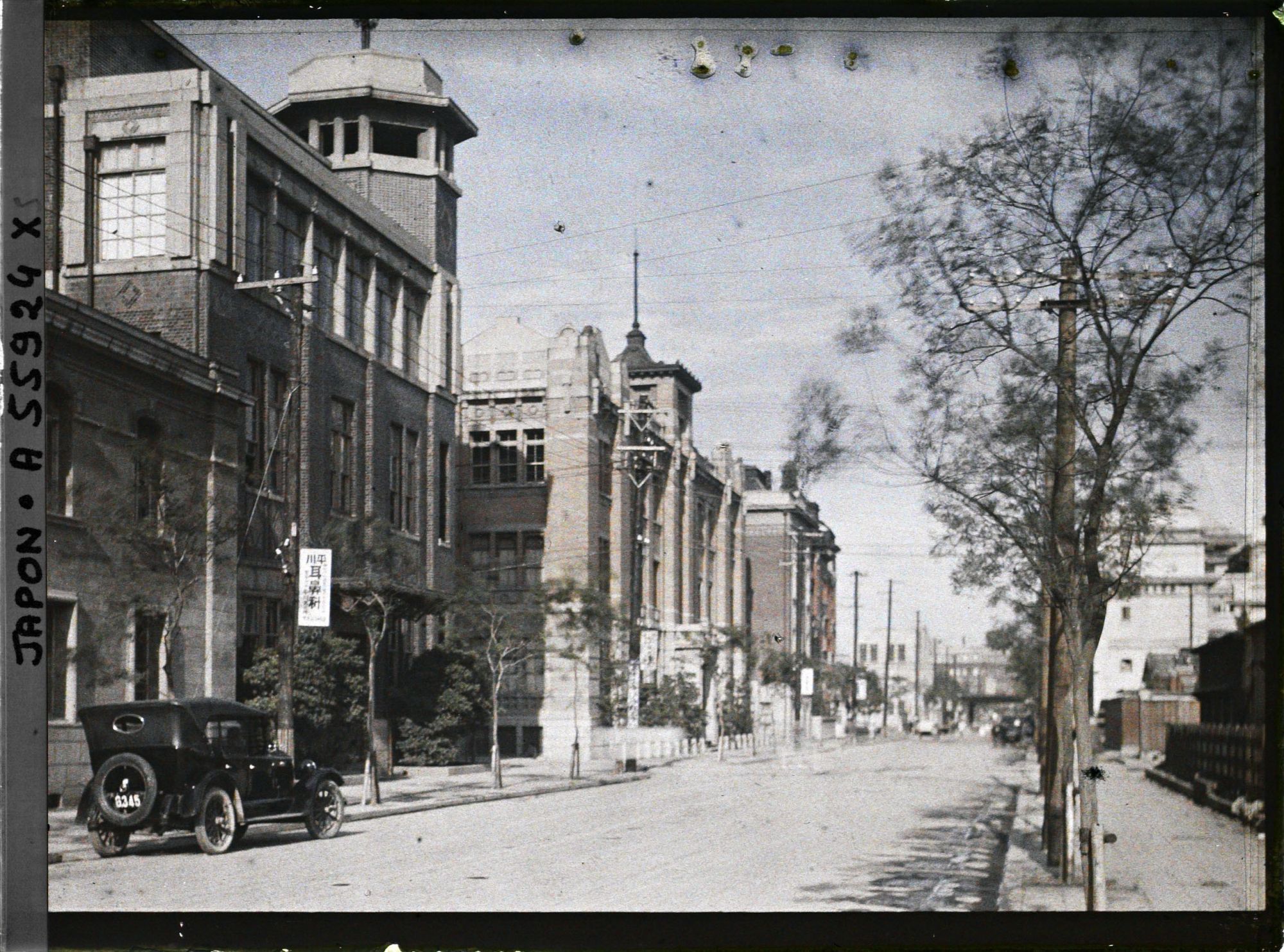 Image représentant Avenue d'un quartier moderne (Marunouchi ?)