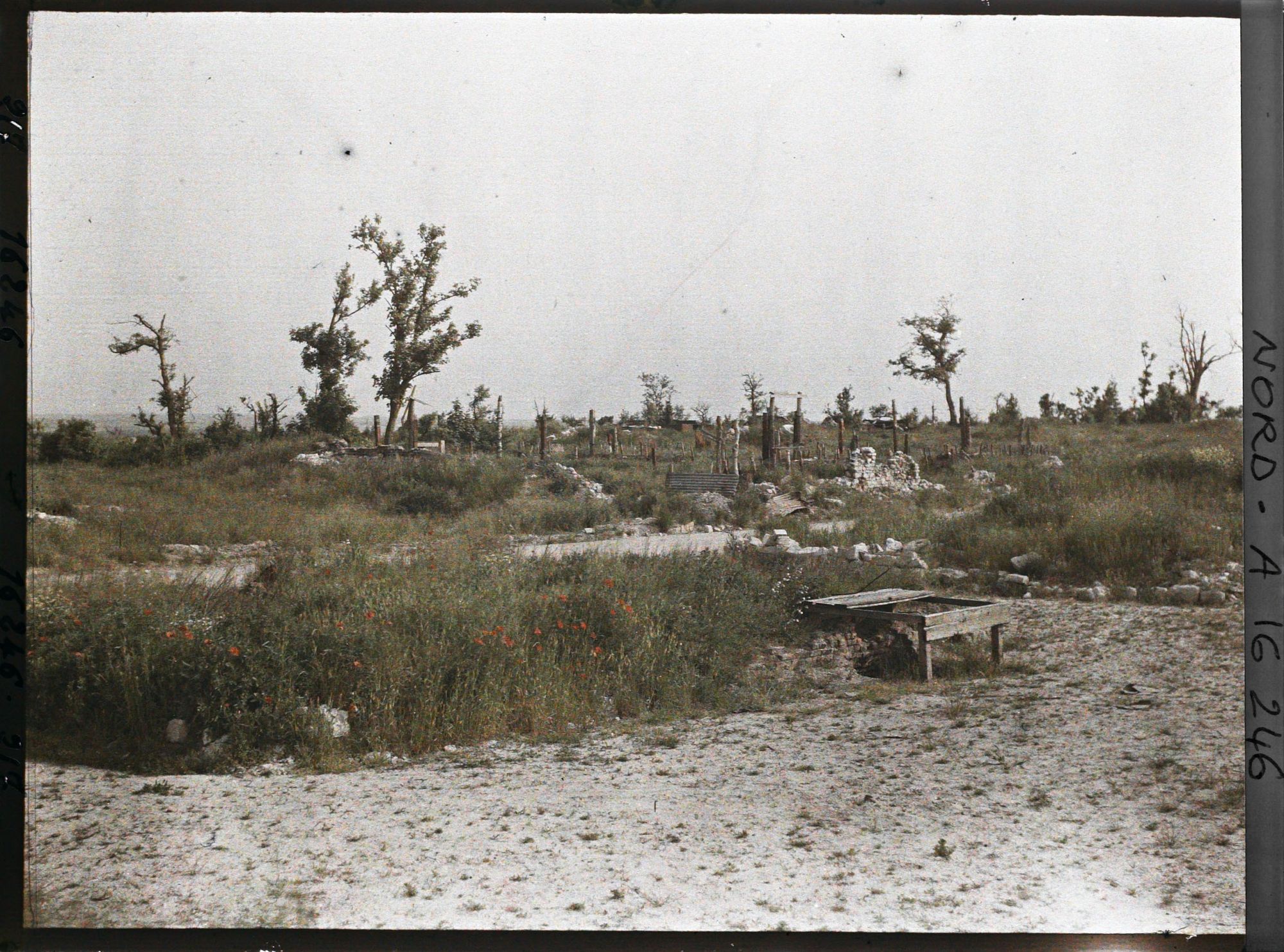 Image représentant Les ruines du village, vues vers l'église