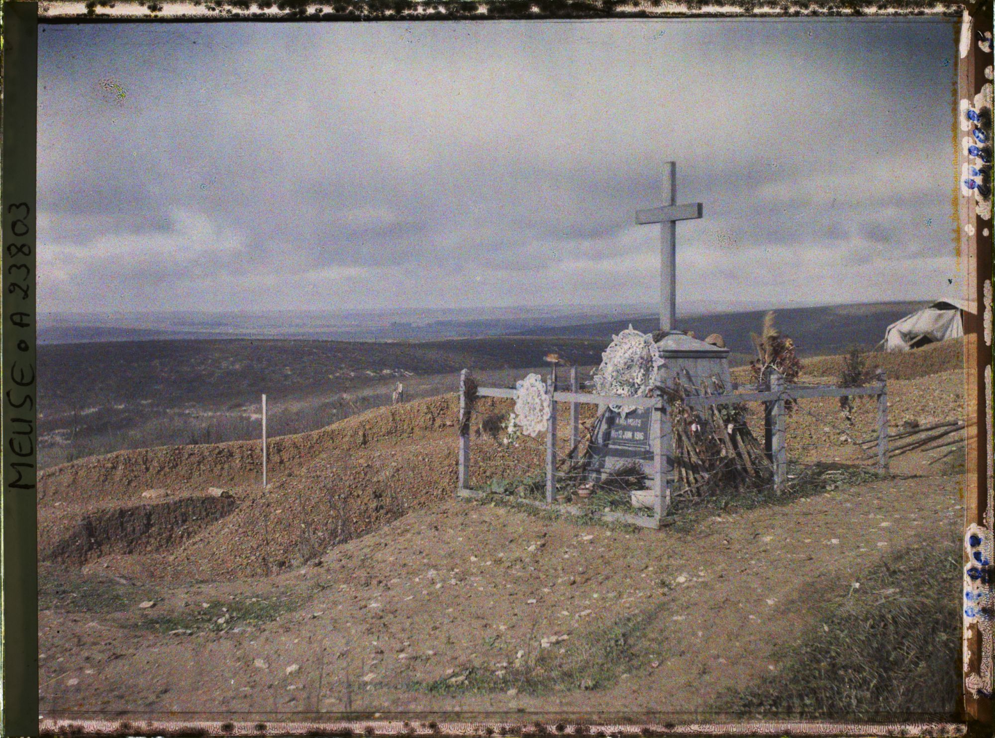 Image représentant France, Verdun, Fort de Douaumont. Le monument du 137e d'Infanterie à Douaumont